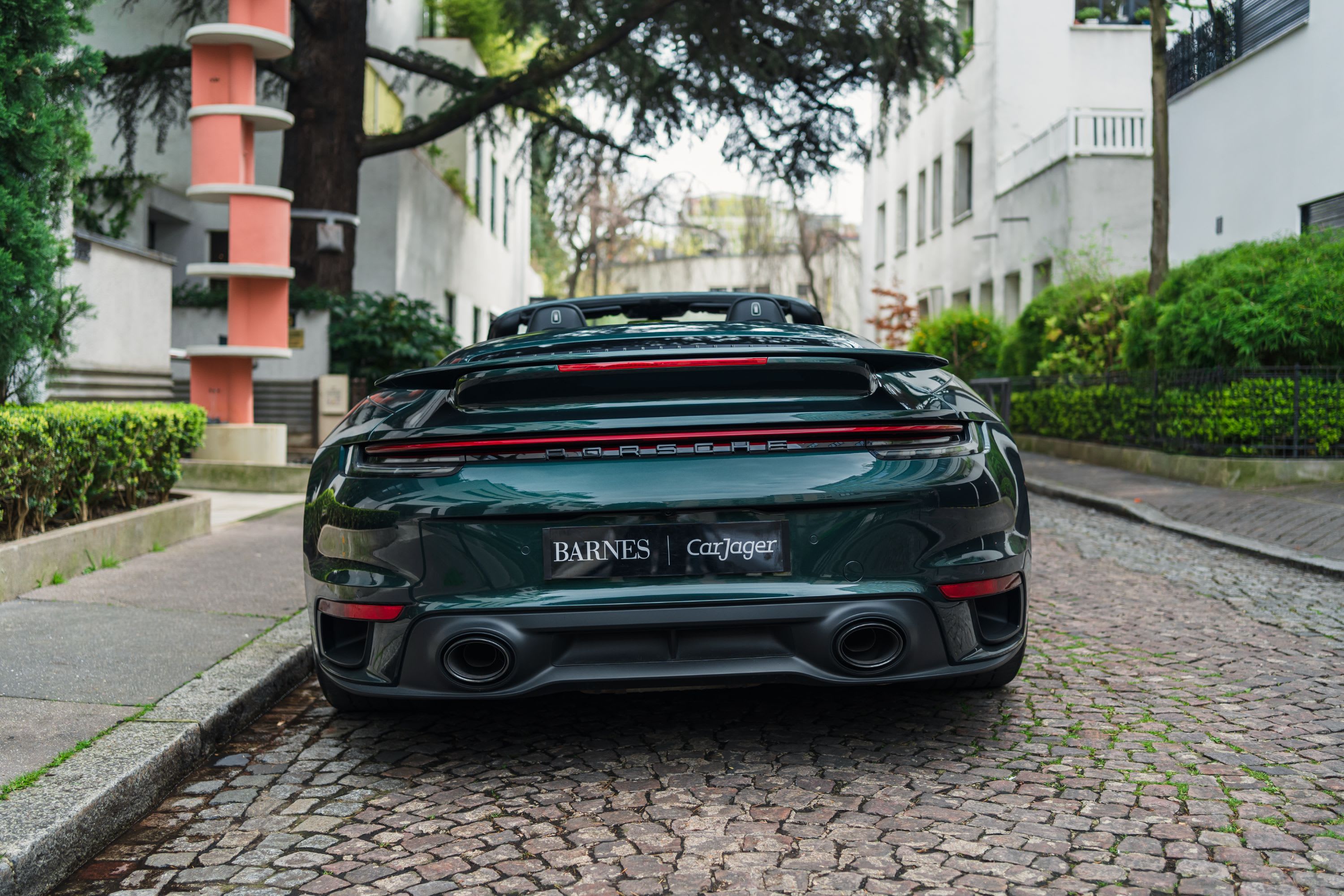 PORSCHE 911 992.1 Turbo S Cabriolet Pts Forest Green 2021 occasion vidéo (1)