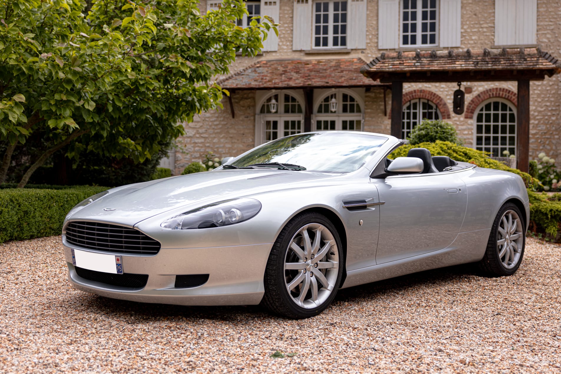 aston martin db9 volante