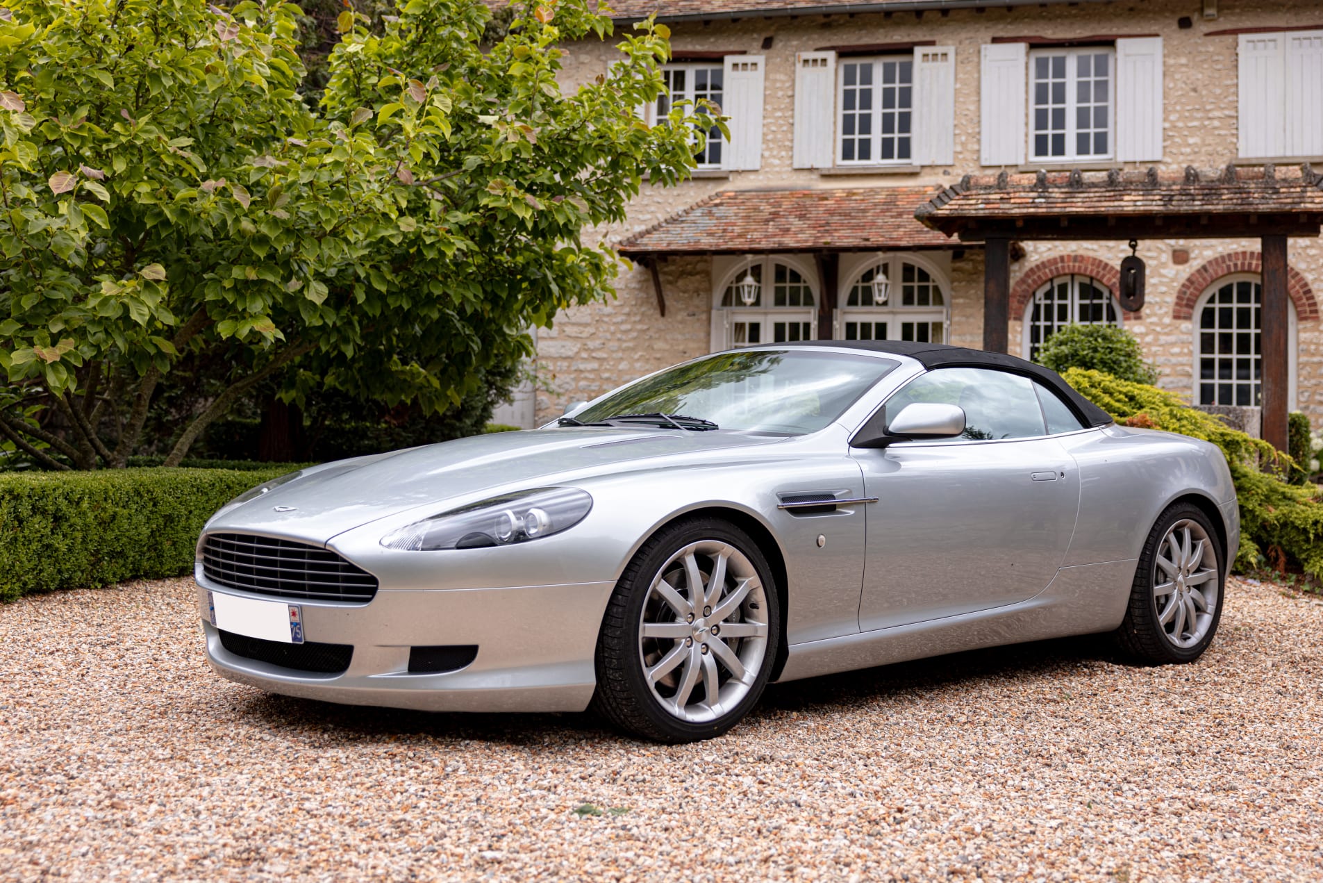 aston martin db9 volante