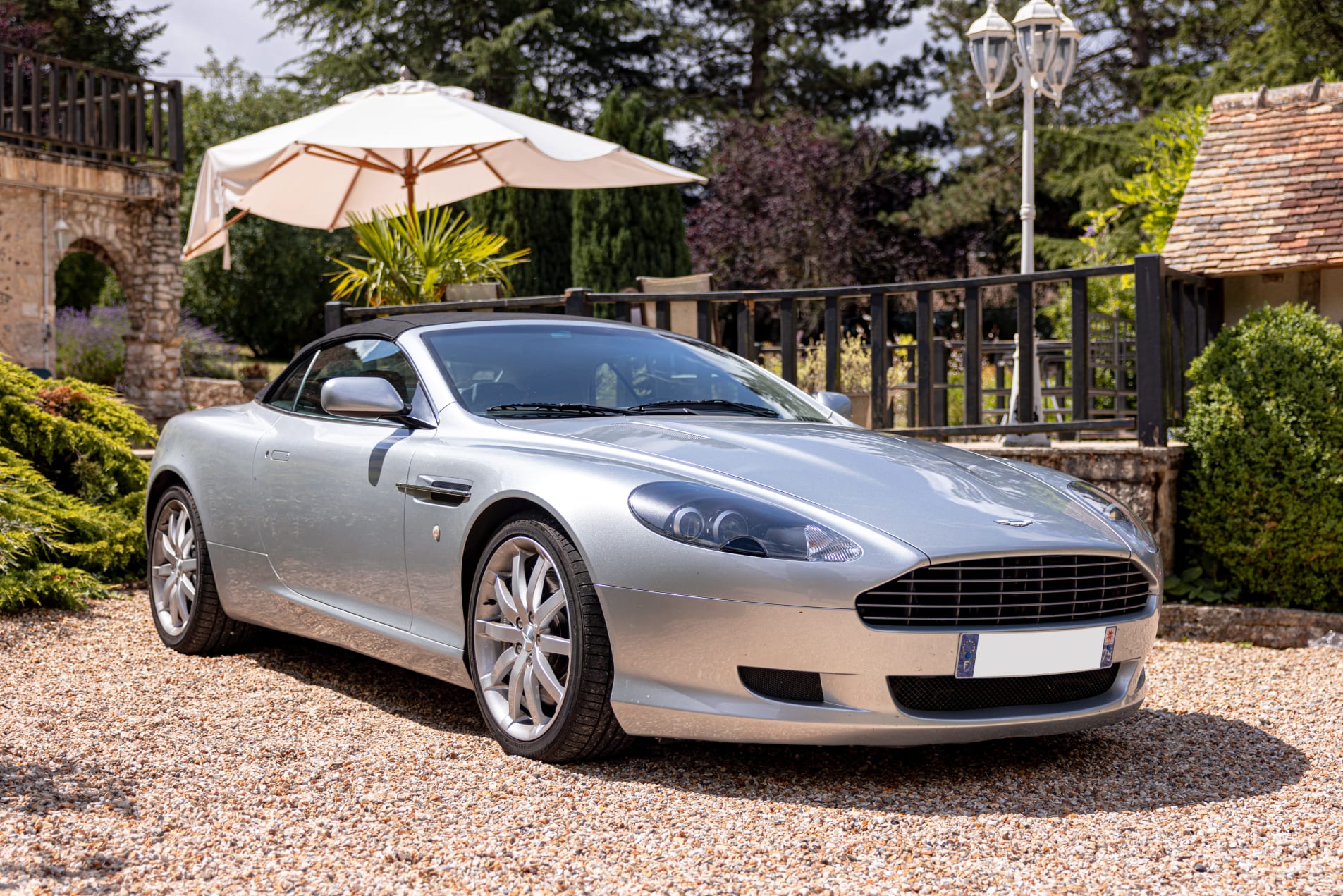 aston martin db9 volante