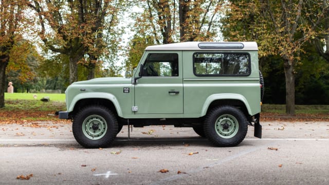 LAND ROVER Defender Heritage Edition 2015 used
