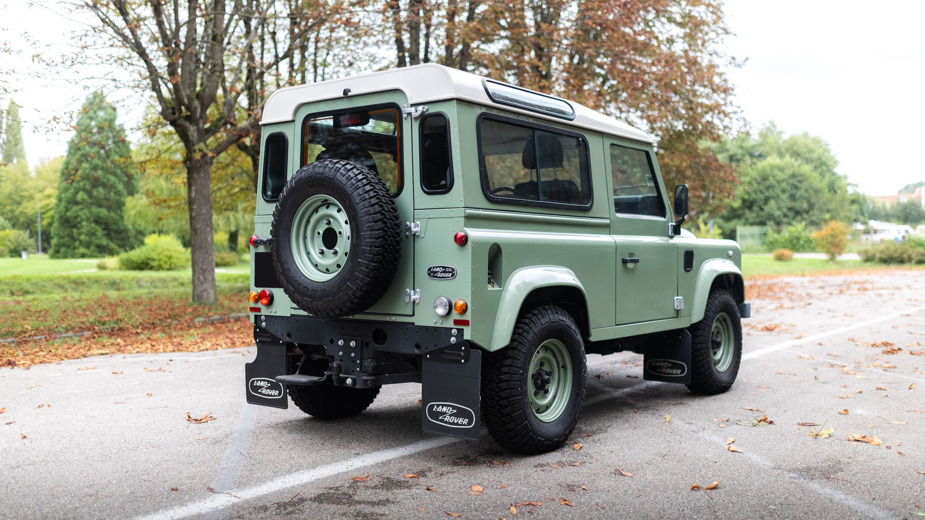 LAND ROVER Defender Heritage Edition 2015 used exterior (2)