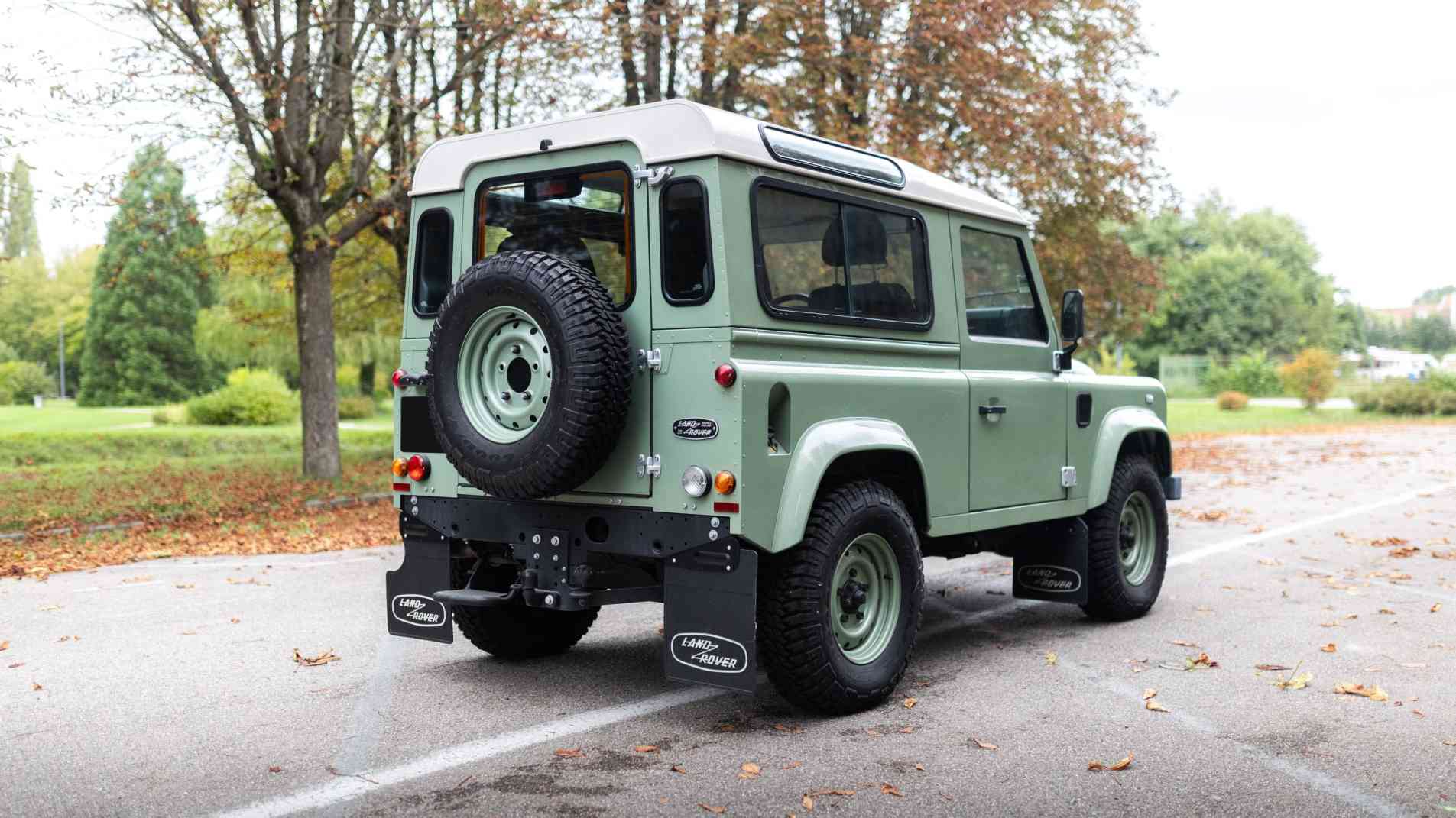 LAND ROVER Defender Heritage Edition 2015