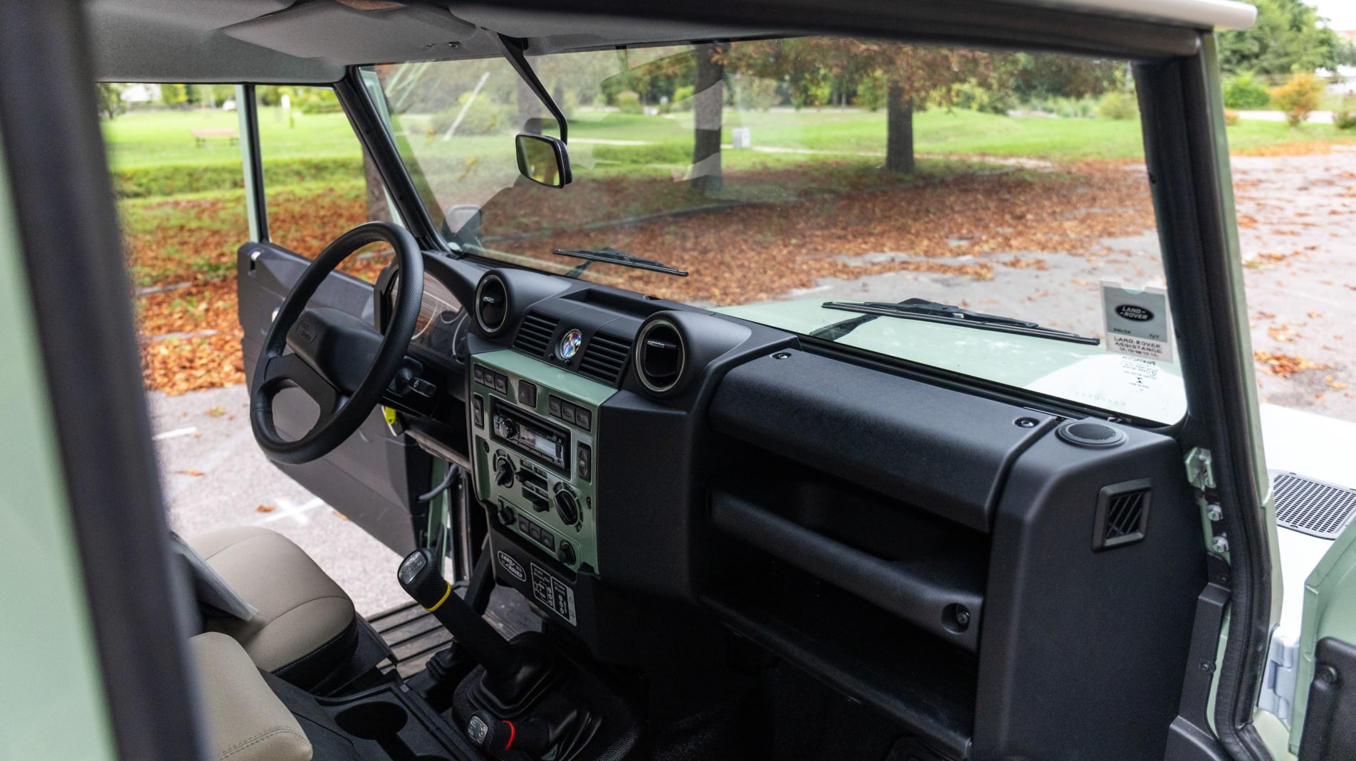 LAND ROVER Defender Heritage Edition 2015