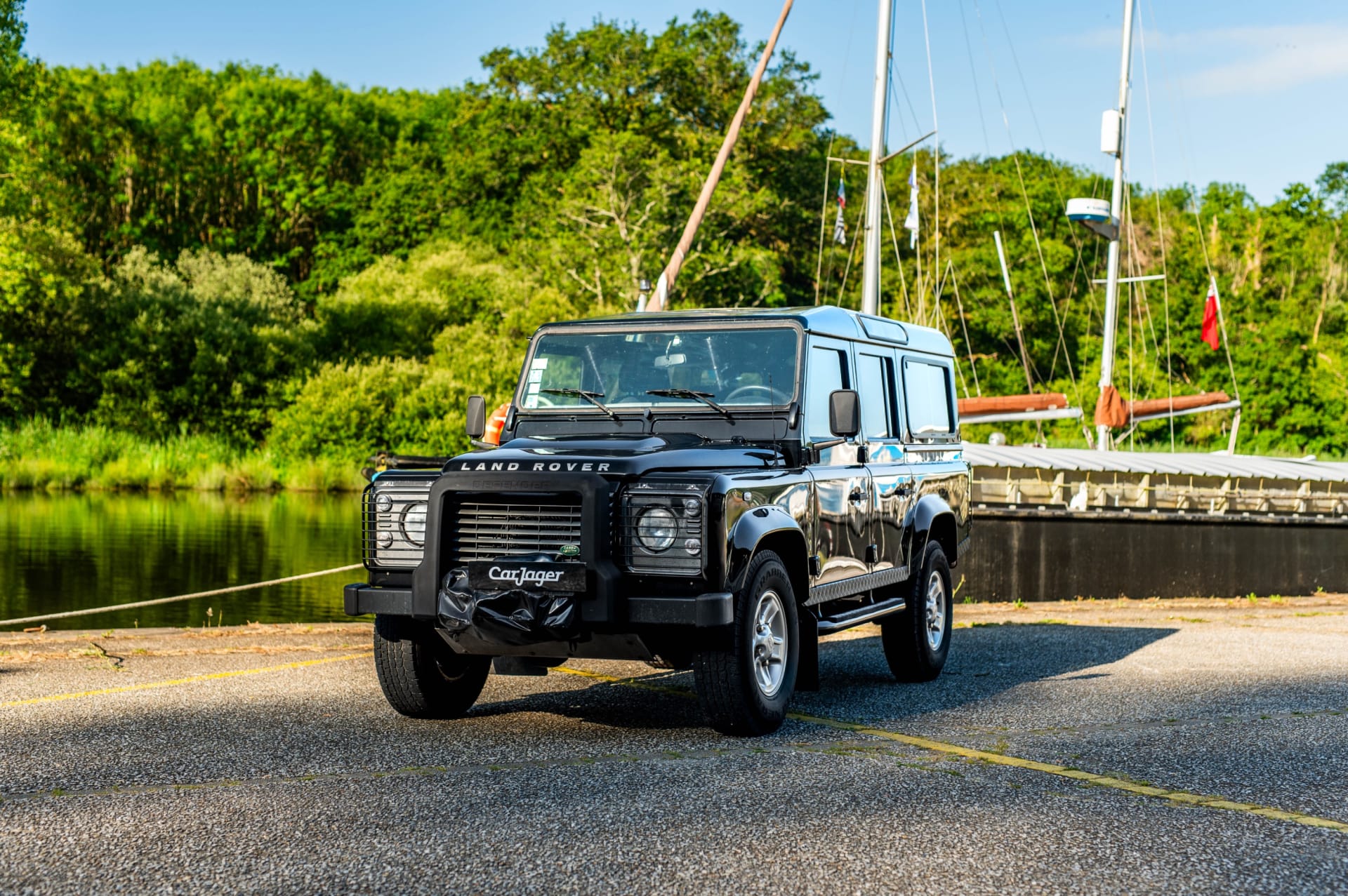 Land Rover Defender 110