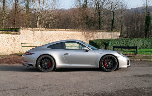 Porsche 911 991.2 Carrera 4 Gts