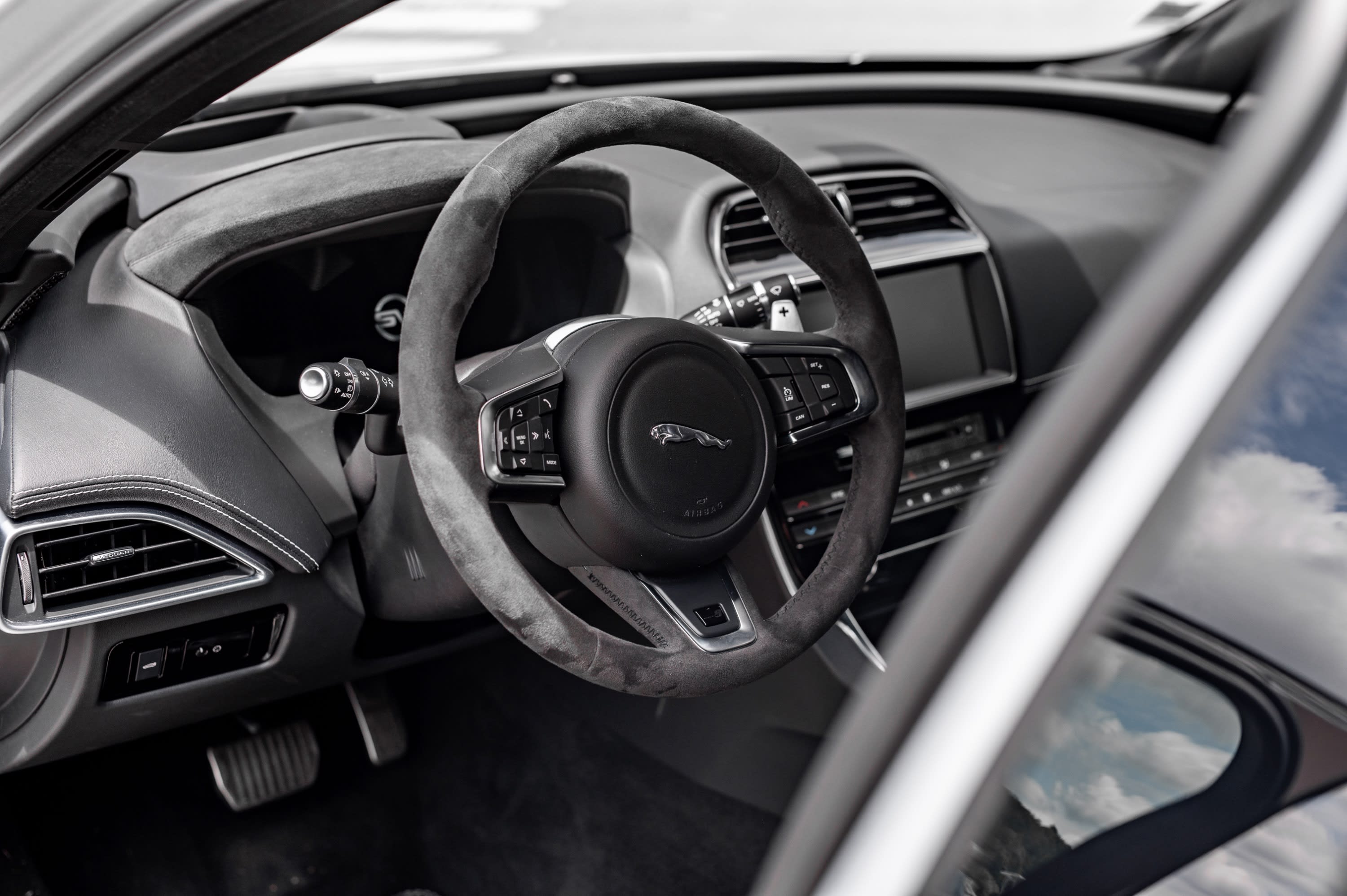 JAGUAR Xe Sv Project 8 2018 occasion intérieur (1)