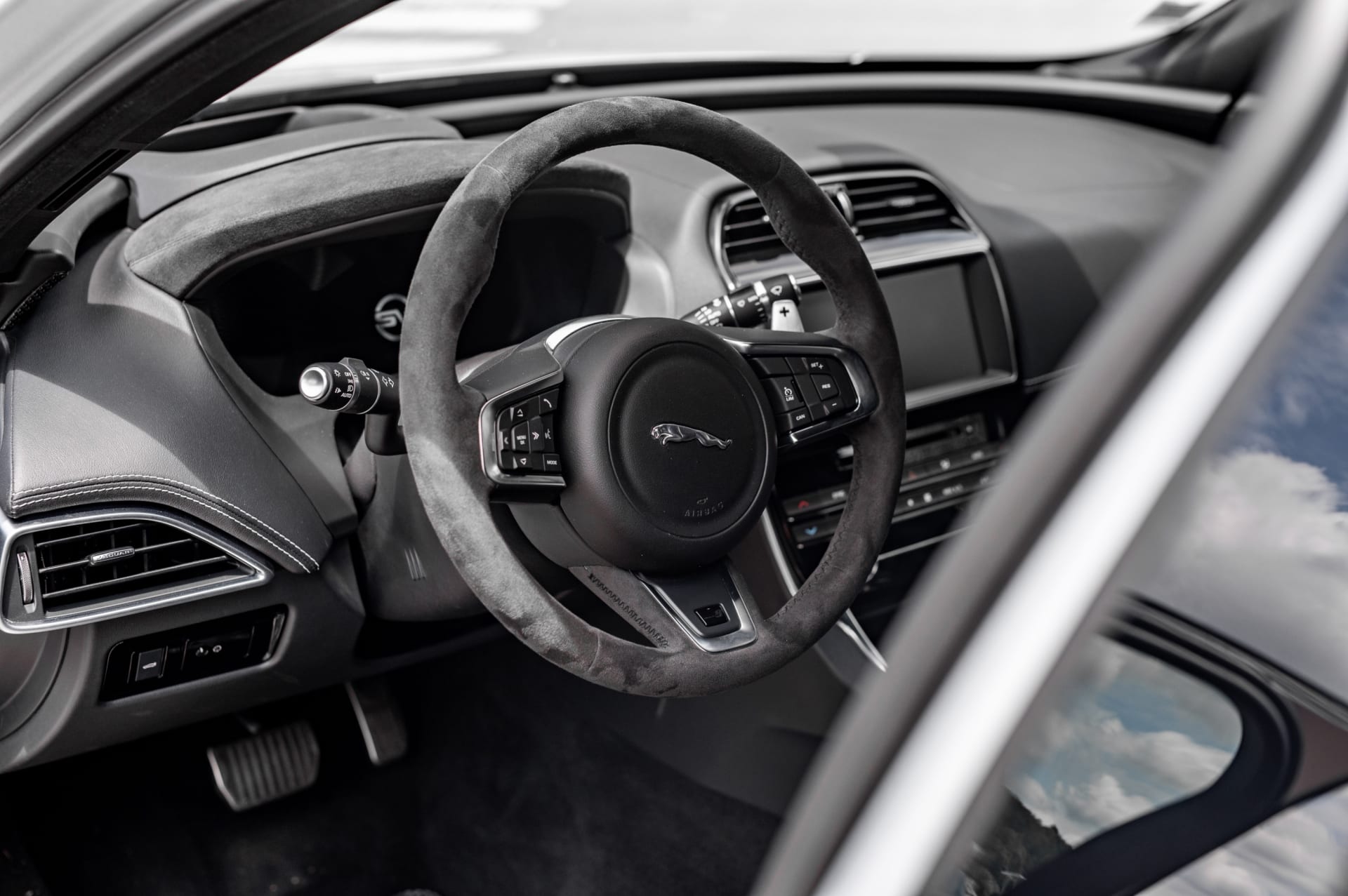 Jaguar Xe Sv Project 8