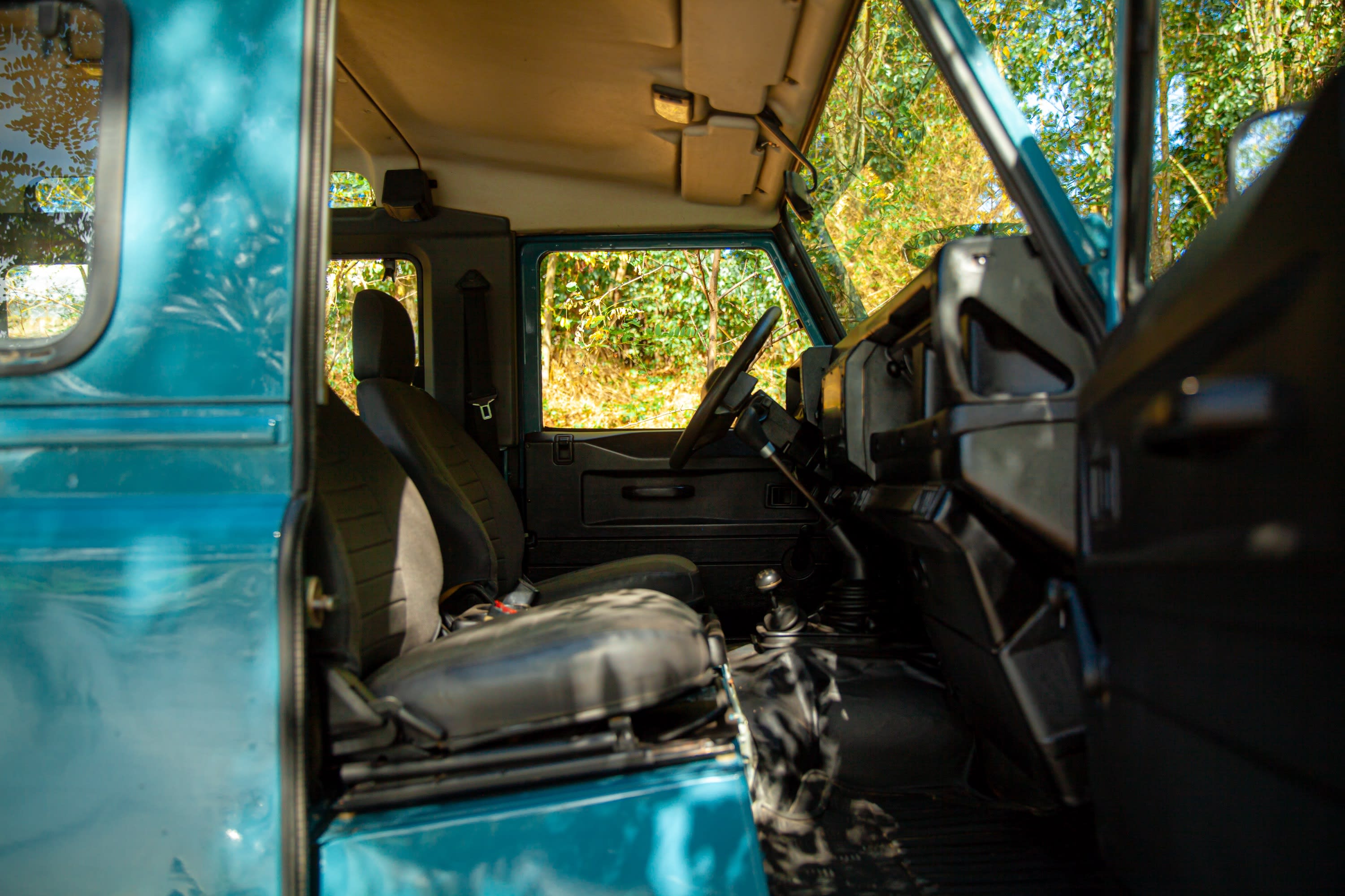 LAND ROVER Defender 90 2006 occasion intérieur (1)