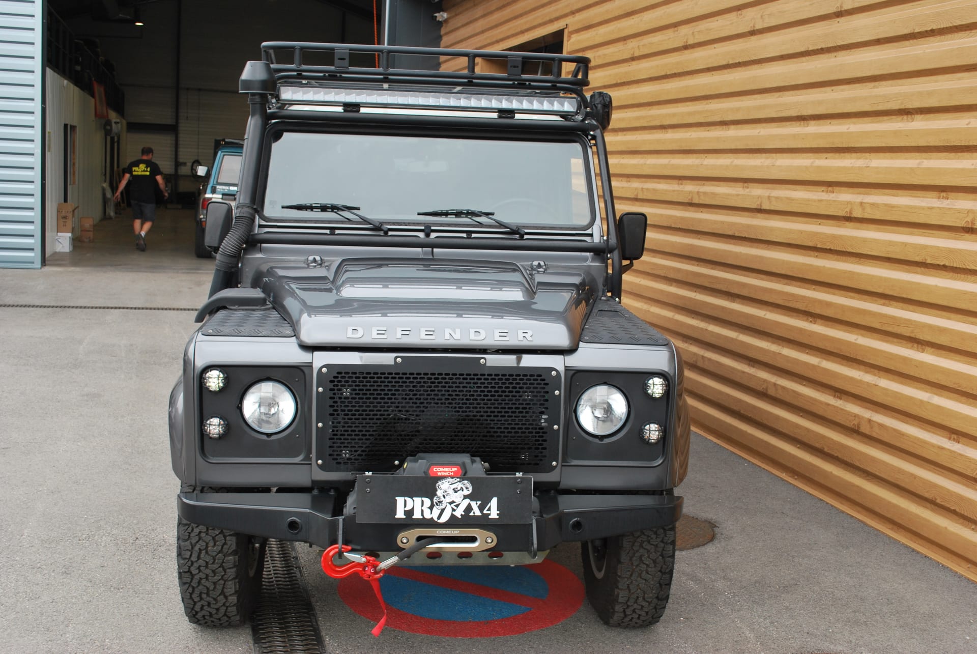 Land Rover Defender  
