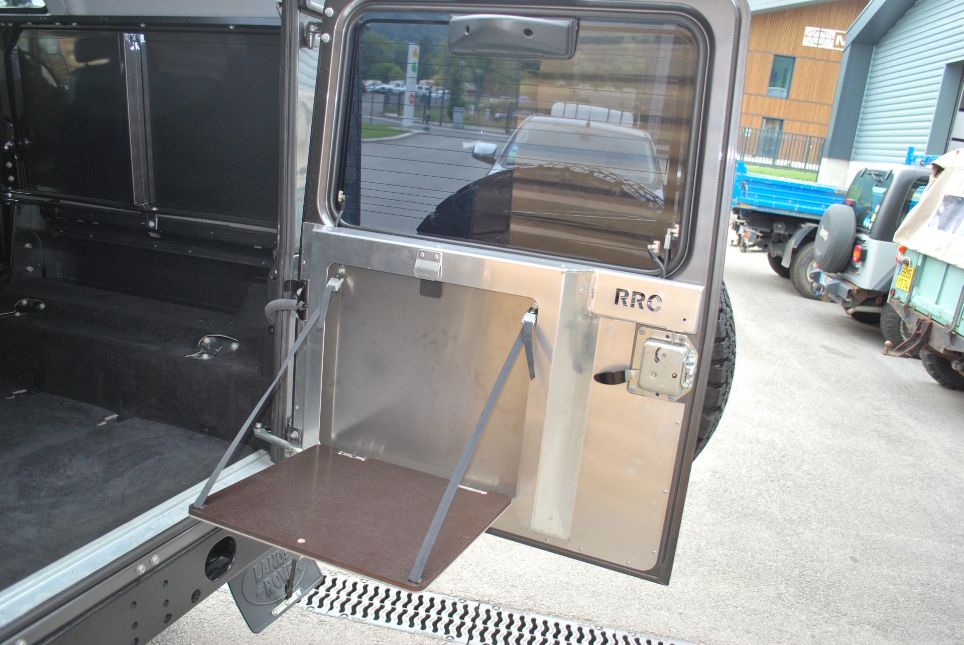 Land Rover Defender  