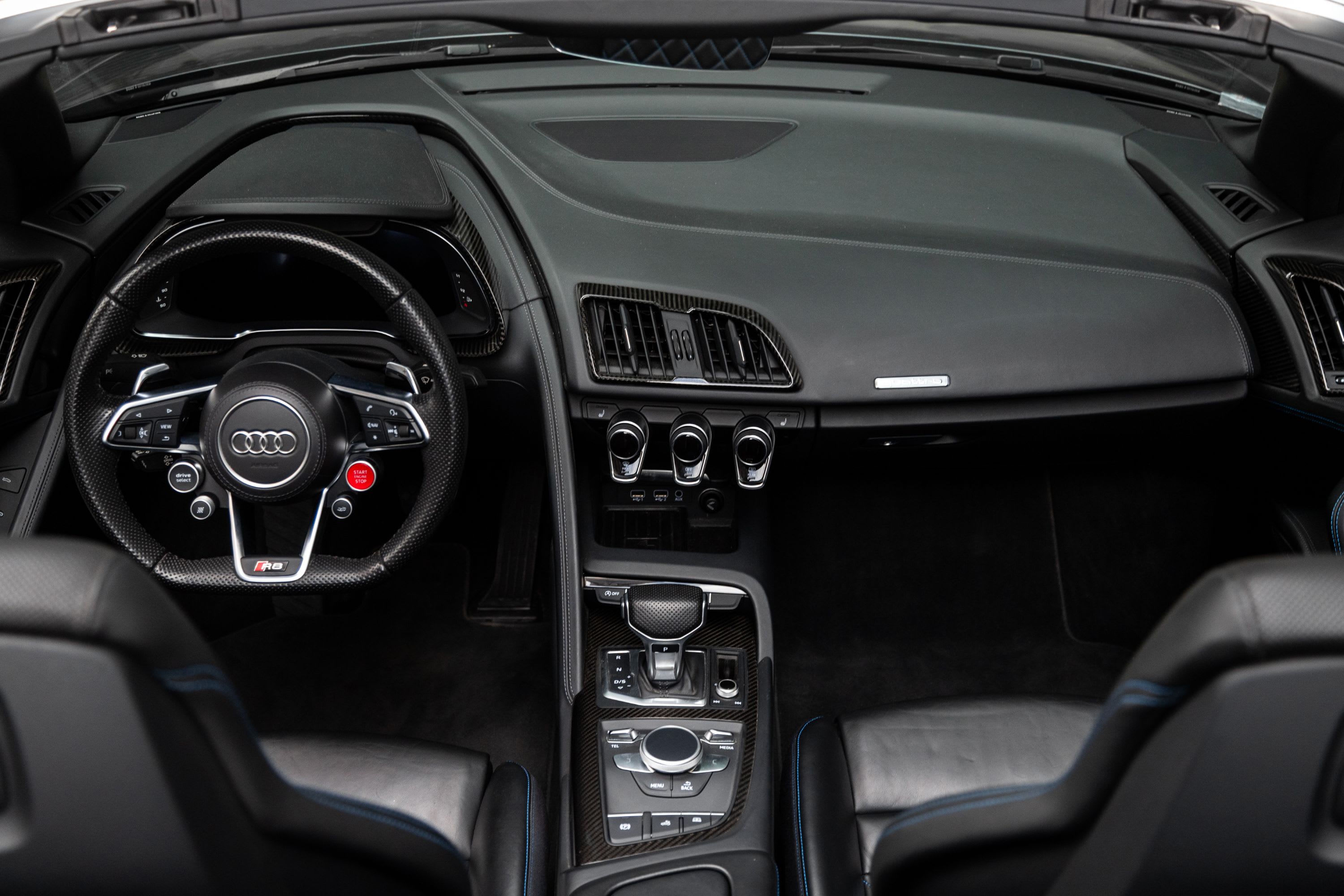 AUDI R8 Spyder 2017 used interior (1)