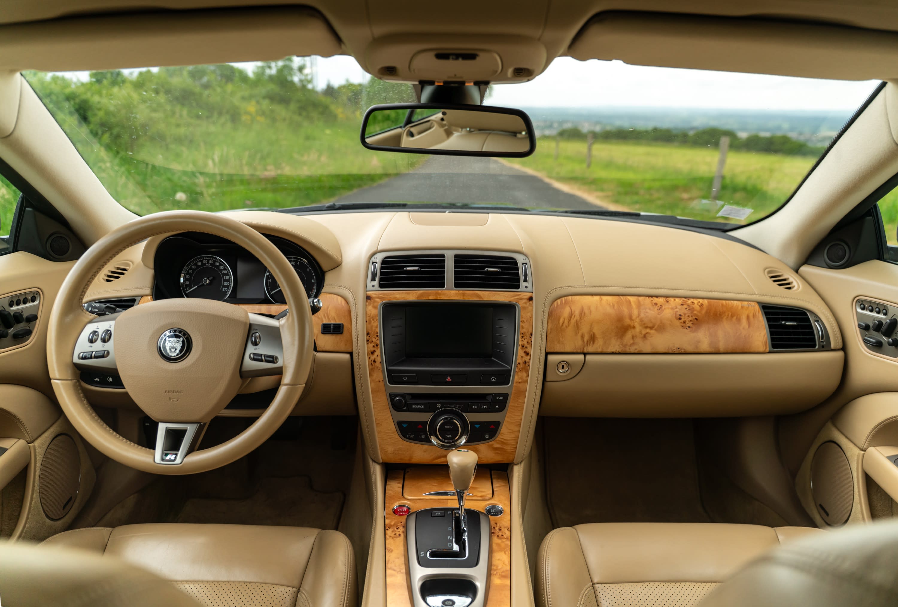 JAGUAR Xkr X150 2007 occasion intérieur (1)