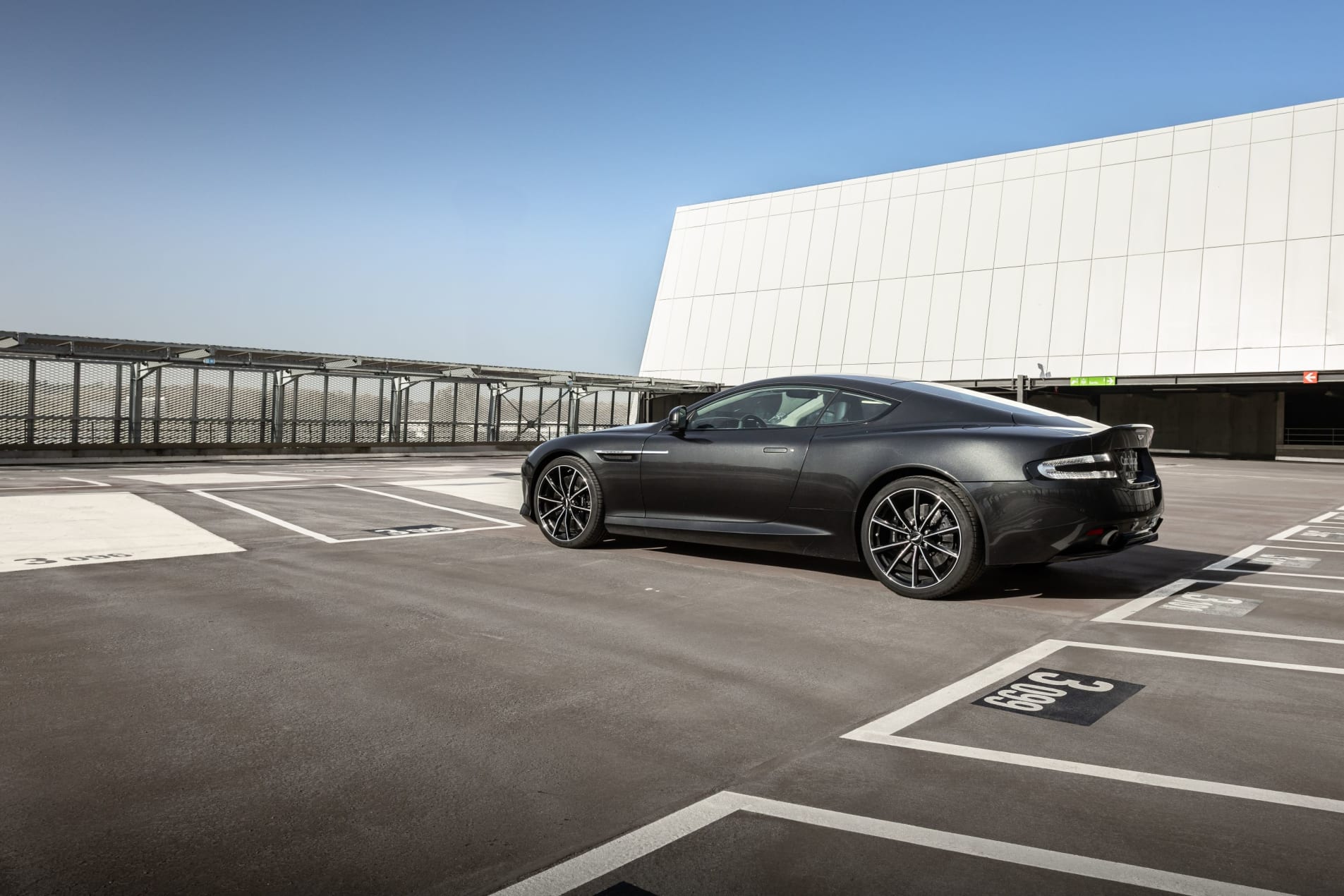 ASTON MARTIN Db9 gt 2016