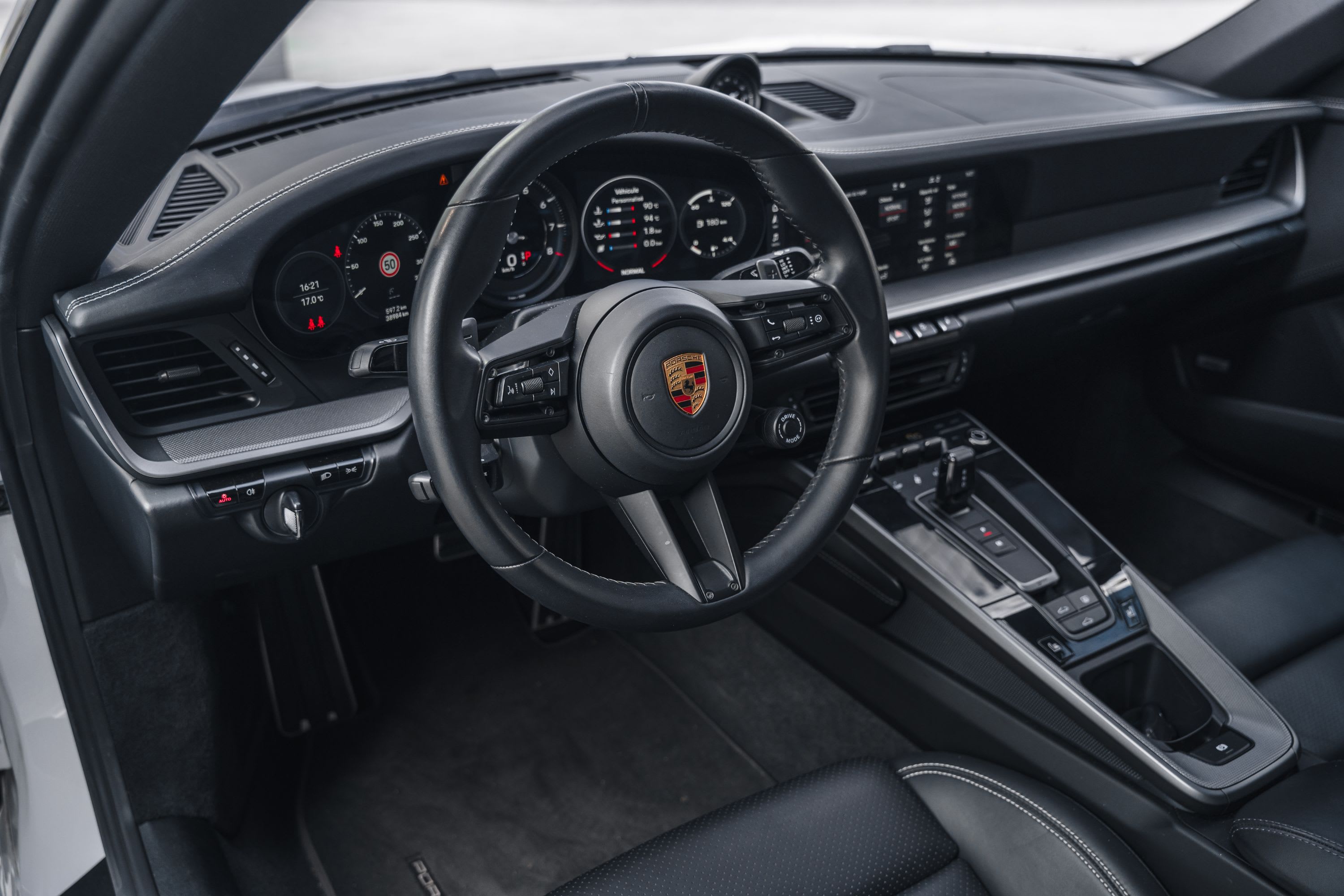 PORSCHE 911 992.1 Carrera S 2020 used interior (1)