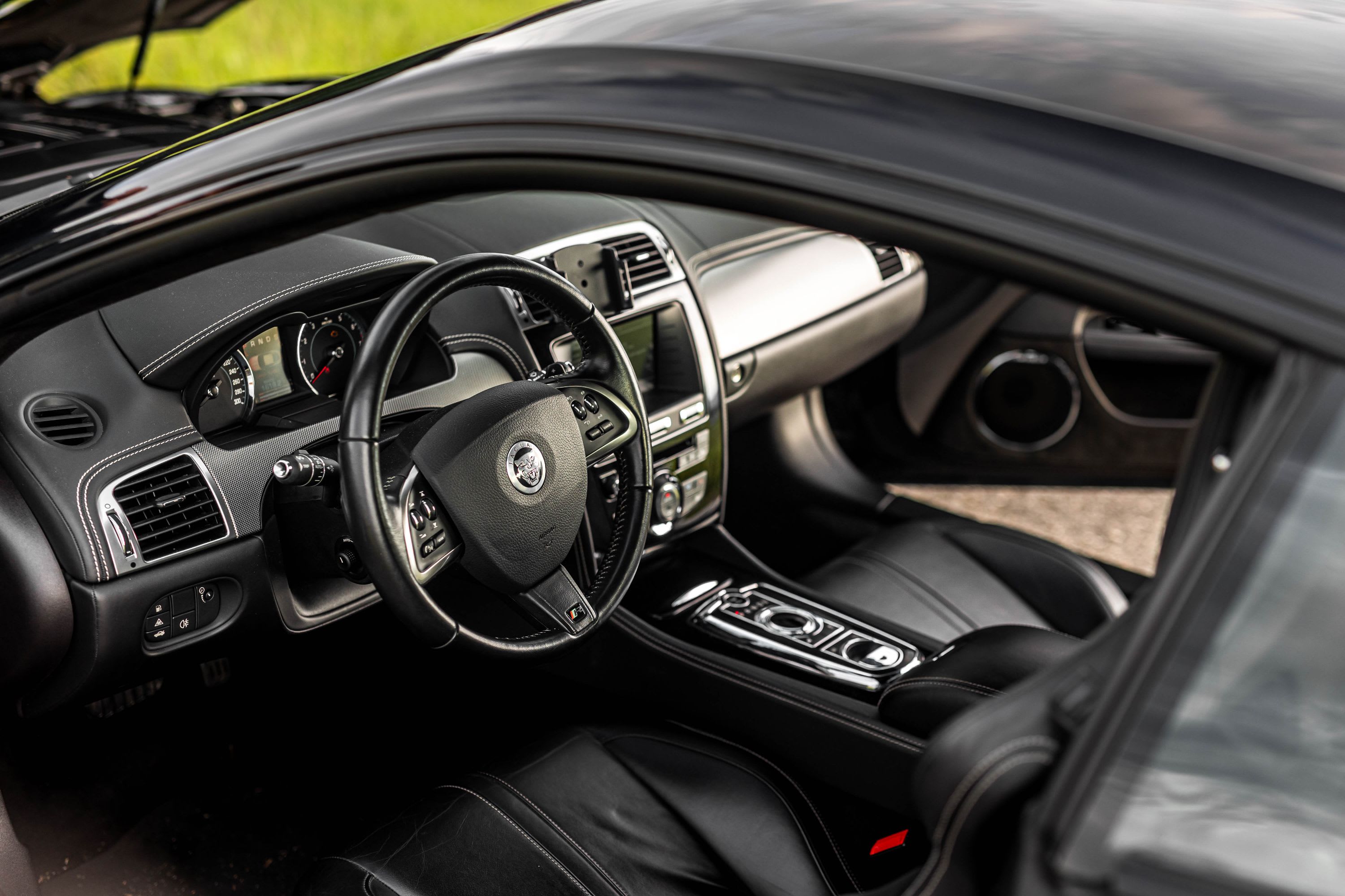 JAGUAR Xkr X150 2012 used interior (1)