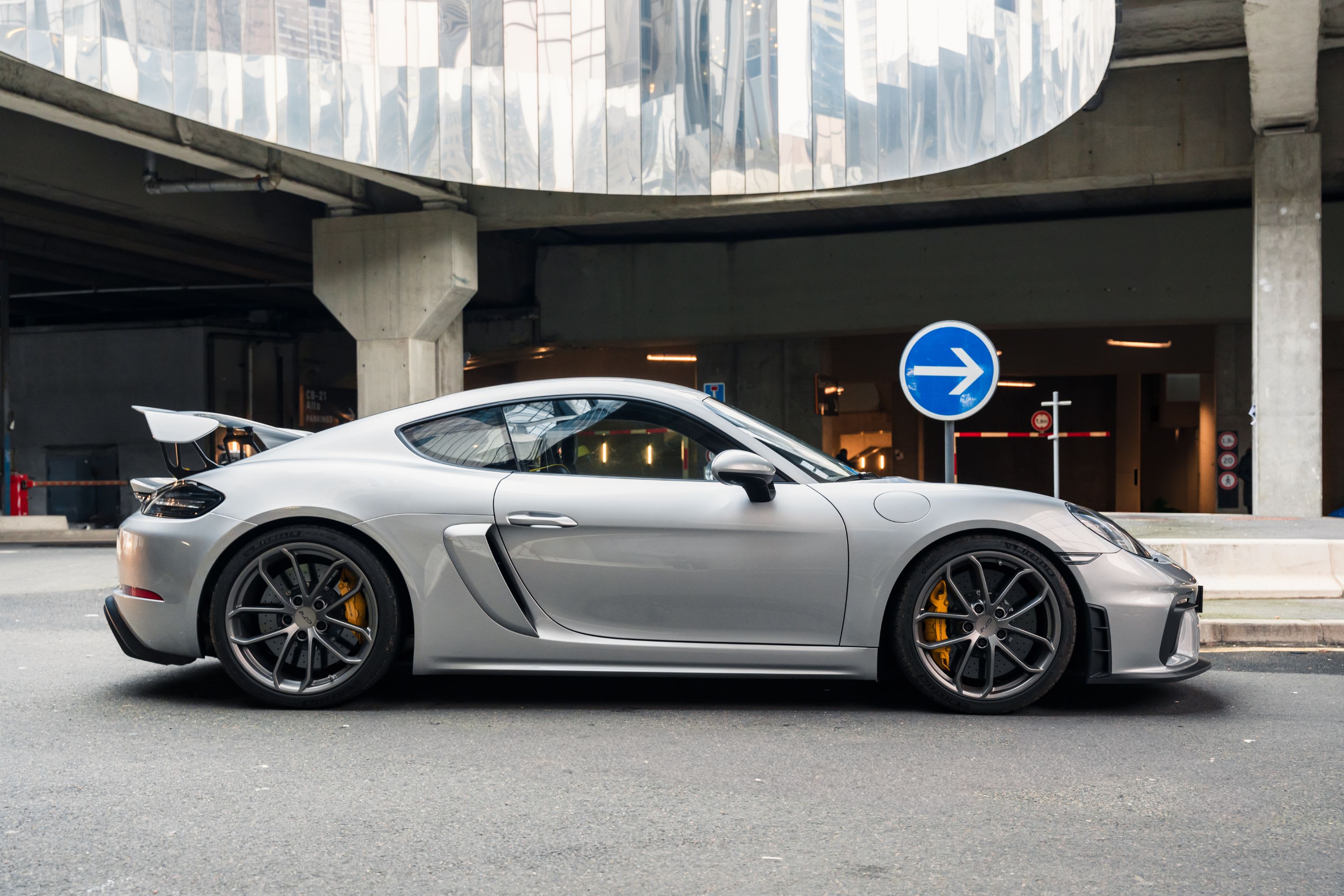 PORSCHE Cayman 718 Gt4 2019 used video (1)