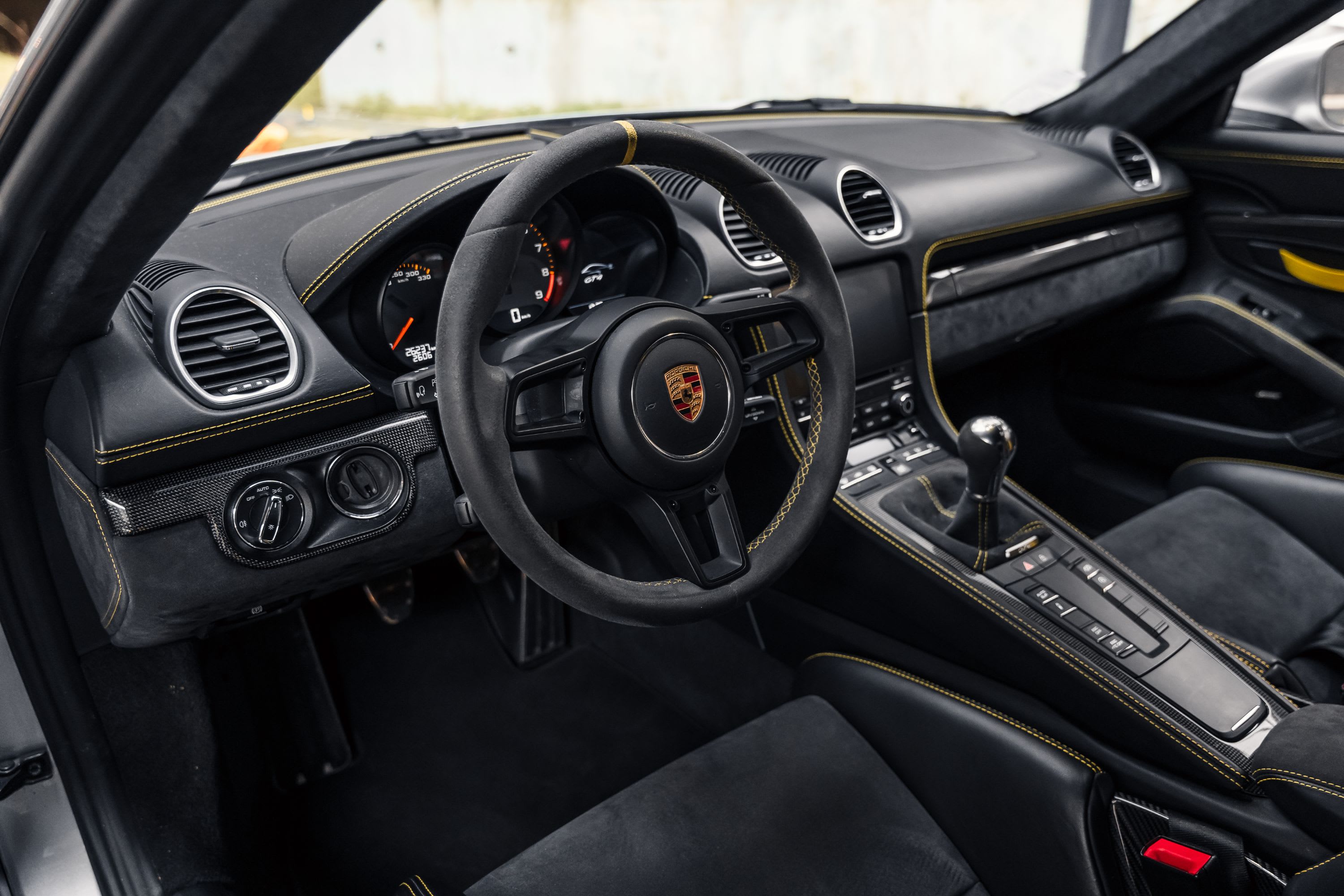 PORSCHE Cayman 718 Gt4 2019 used interior (1)