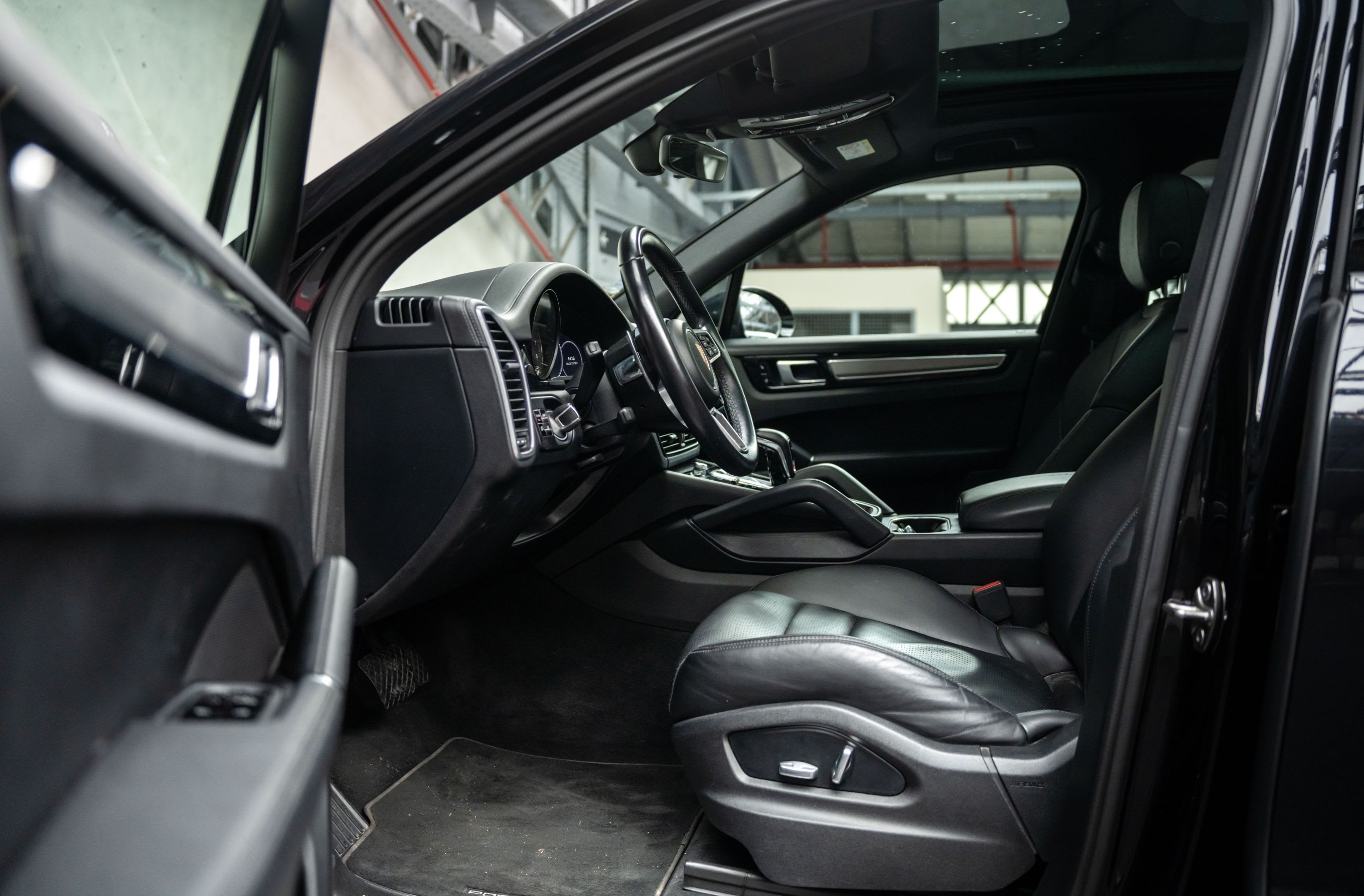 PORSCHE Cayenne 3.0 E-hybrid 2018 used interior (1)