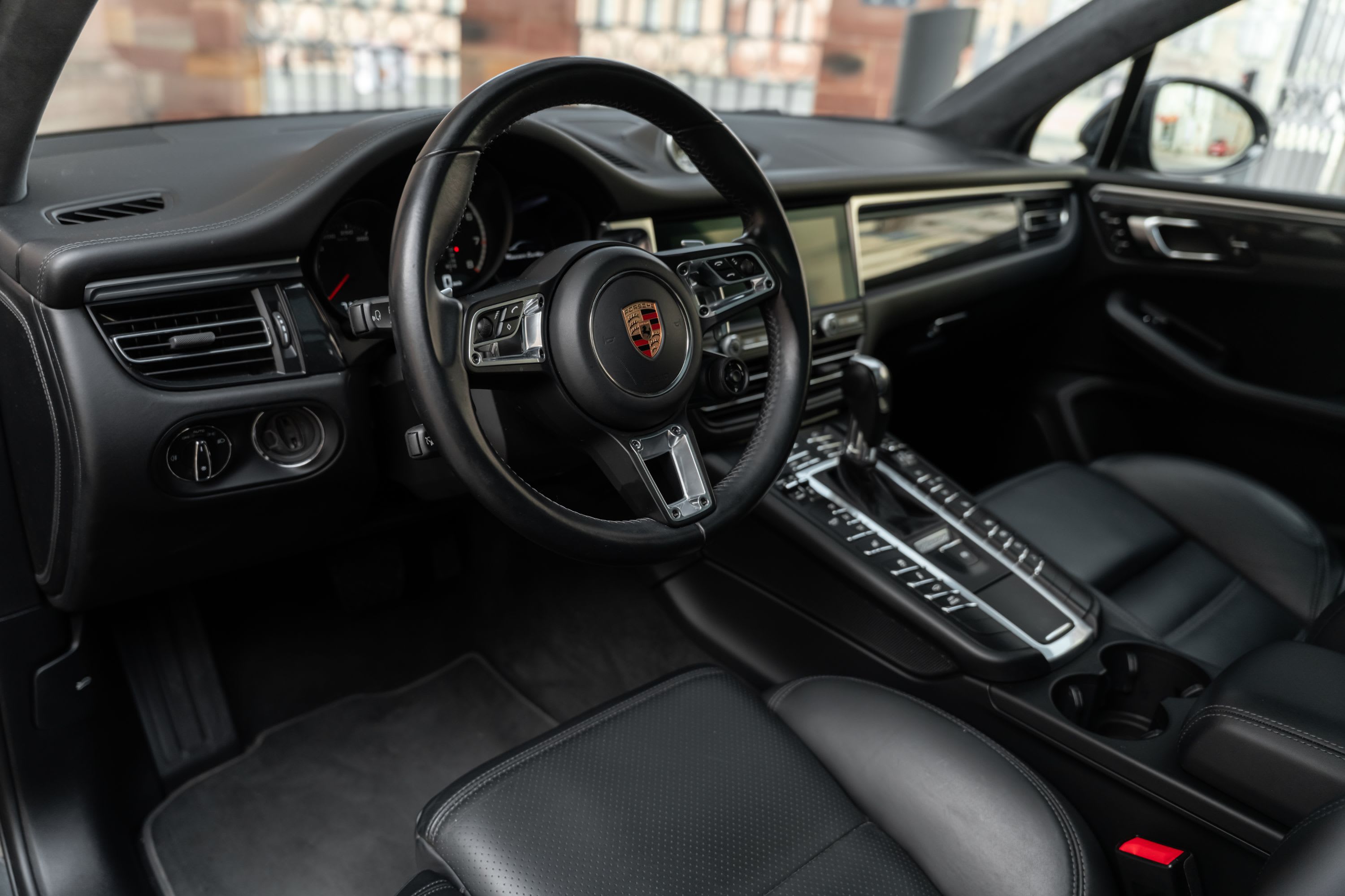 PORSCHE Macan Turbo 2019 used interior (1)