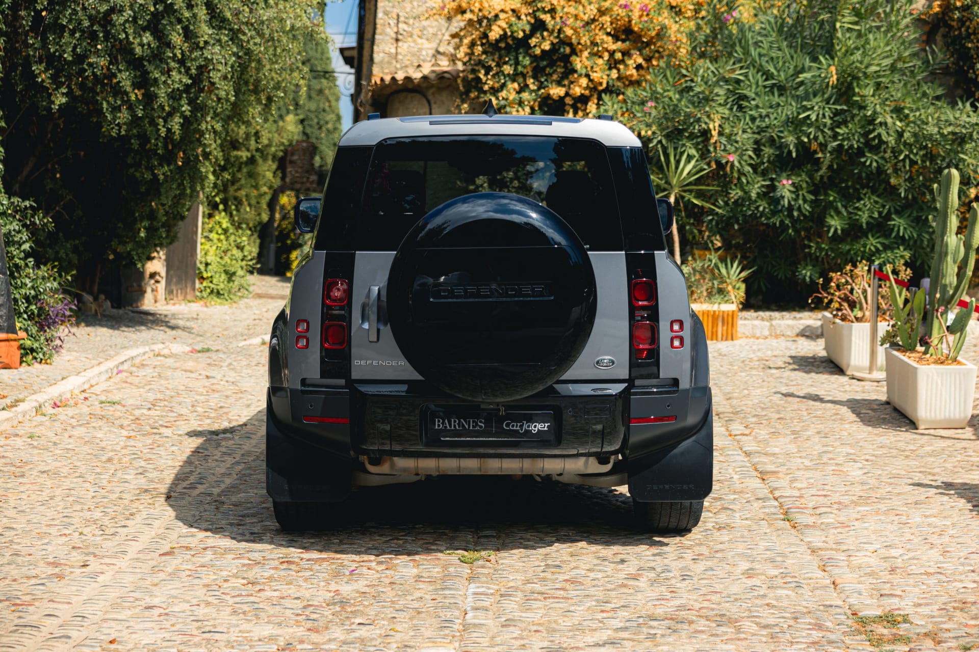 Land Rover Defender 90 L663 P300