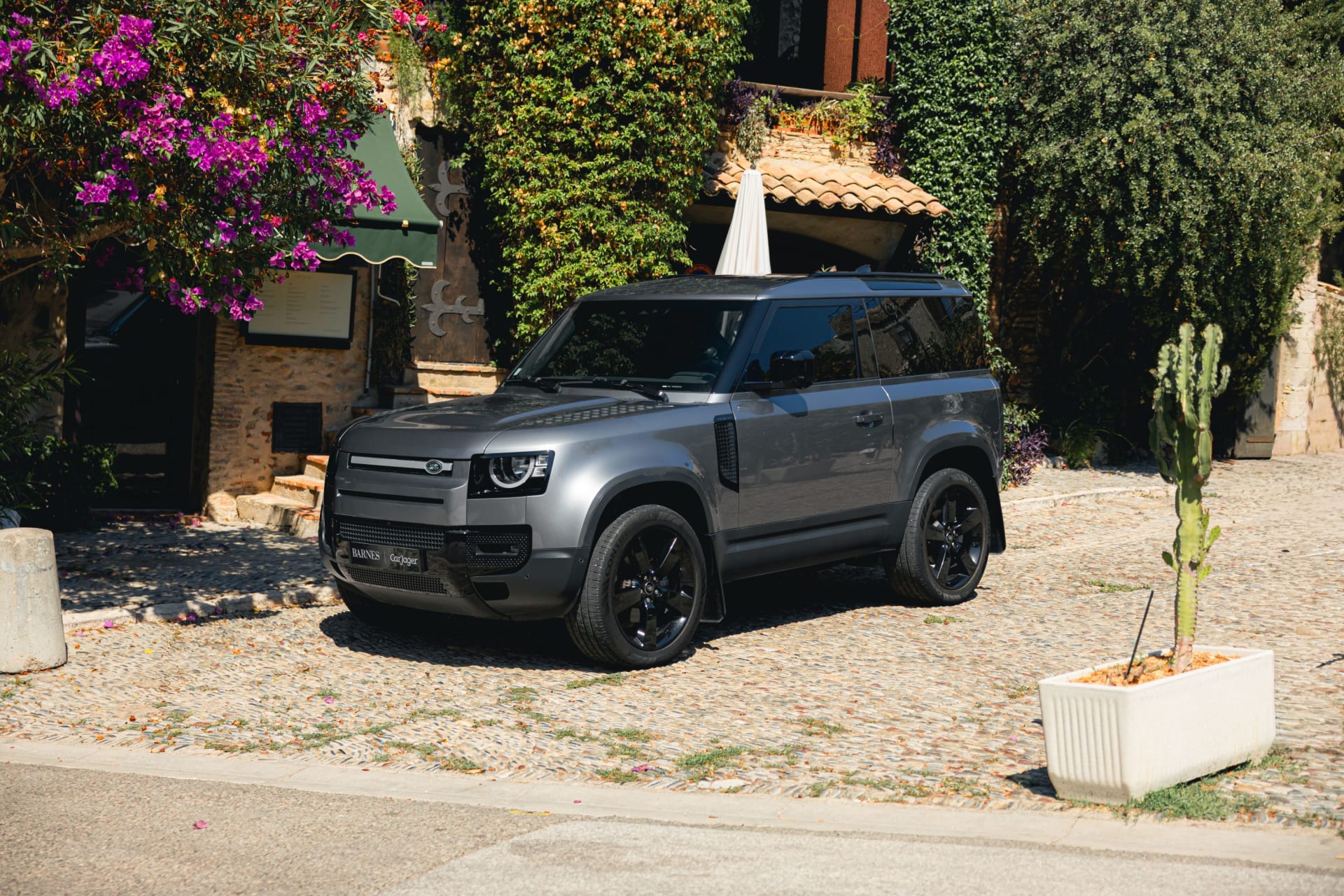 Land Rover Defender 90 L663 P300