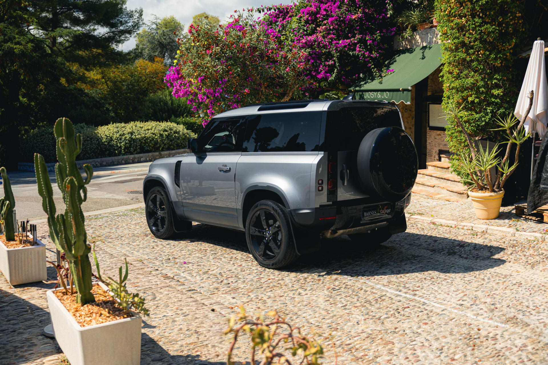 Land Rover Defender 90 L663 P300