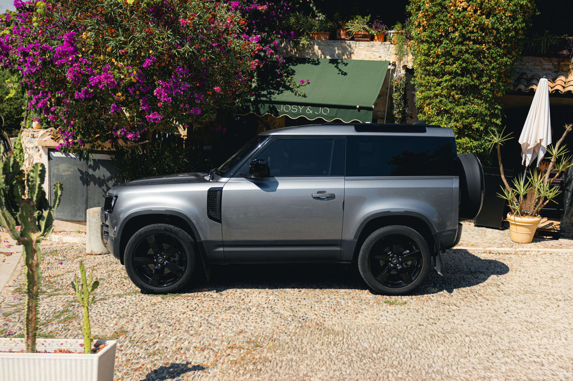 Land Rover Defender 90 L663 P300