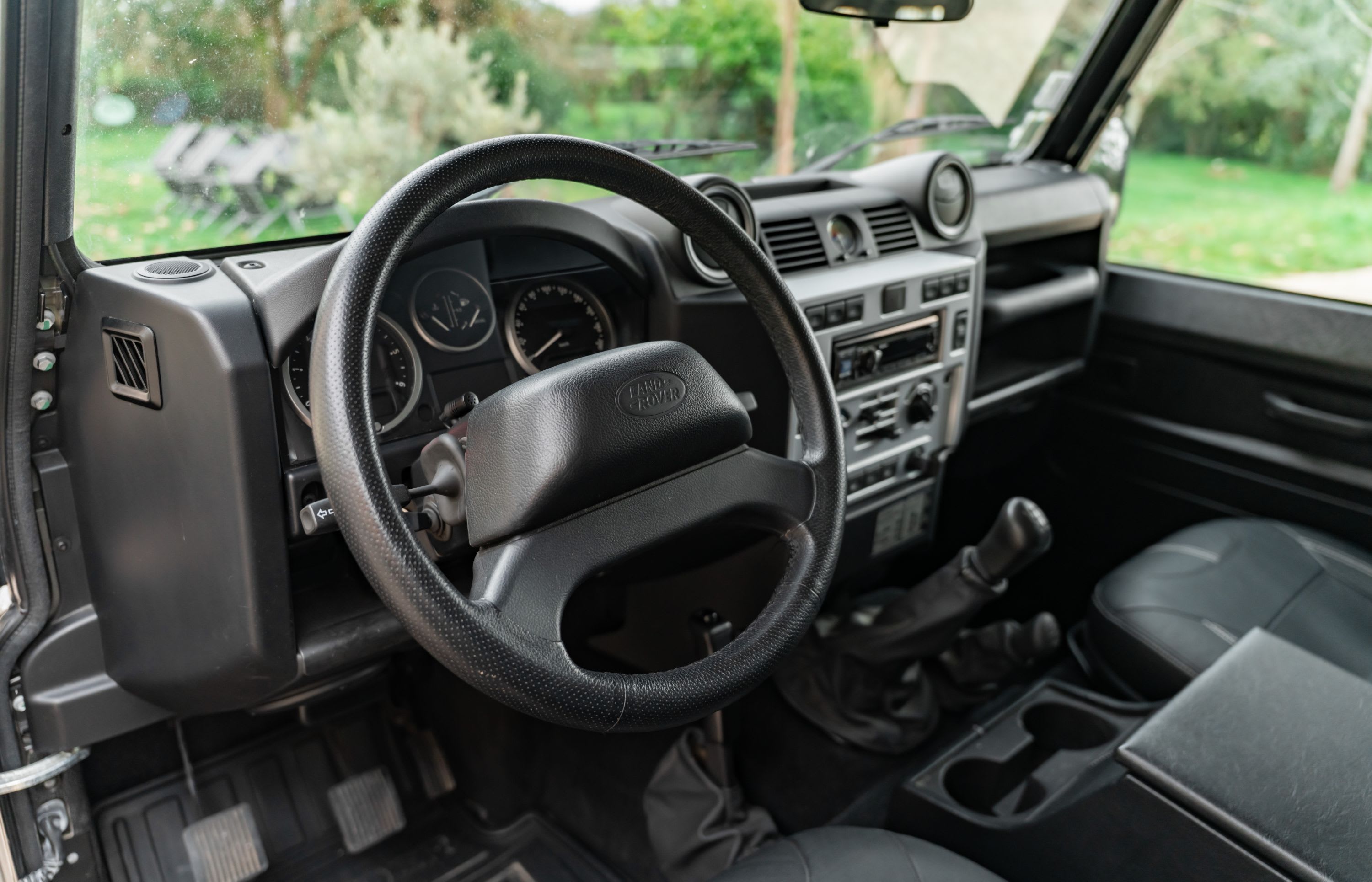 LAND ROVER Defender I 1990-2016 5-door 2015 used interior (1)