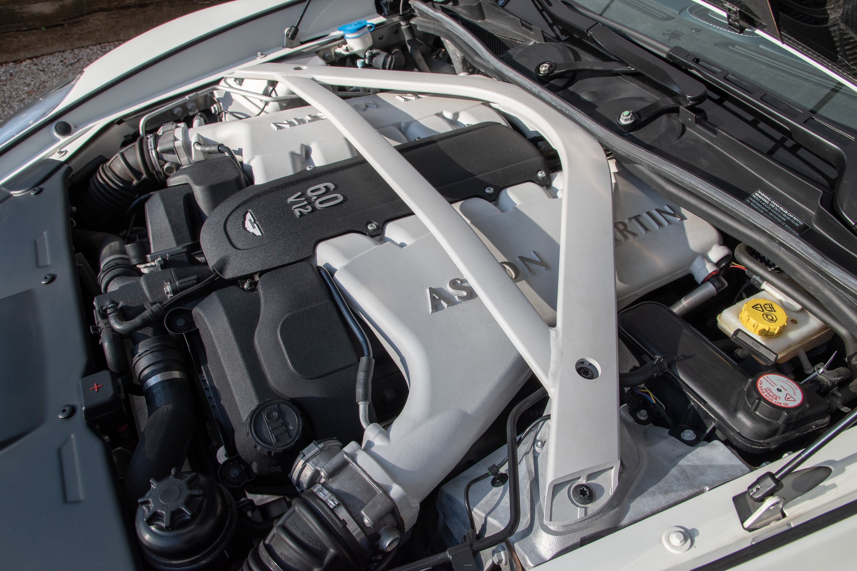 ASTON MARTIN Vanquish 2nd Generation V12 2014 used mechanical (1)