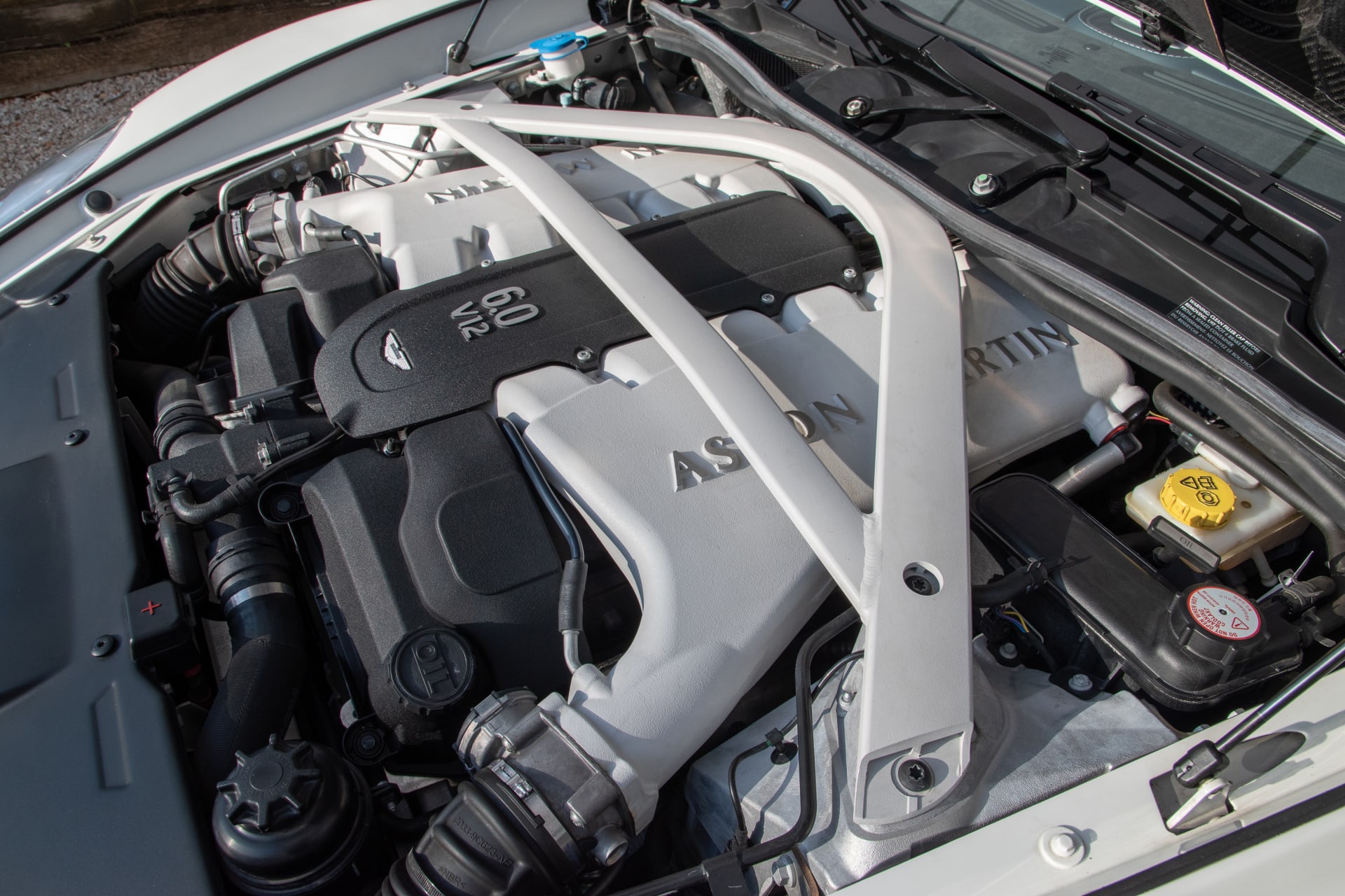 ASTON MARTIN Vanquish 2nd Generation V12 2014 occasion mécanique (1)