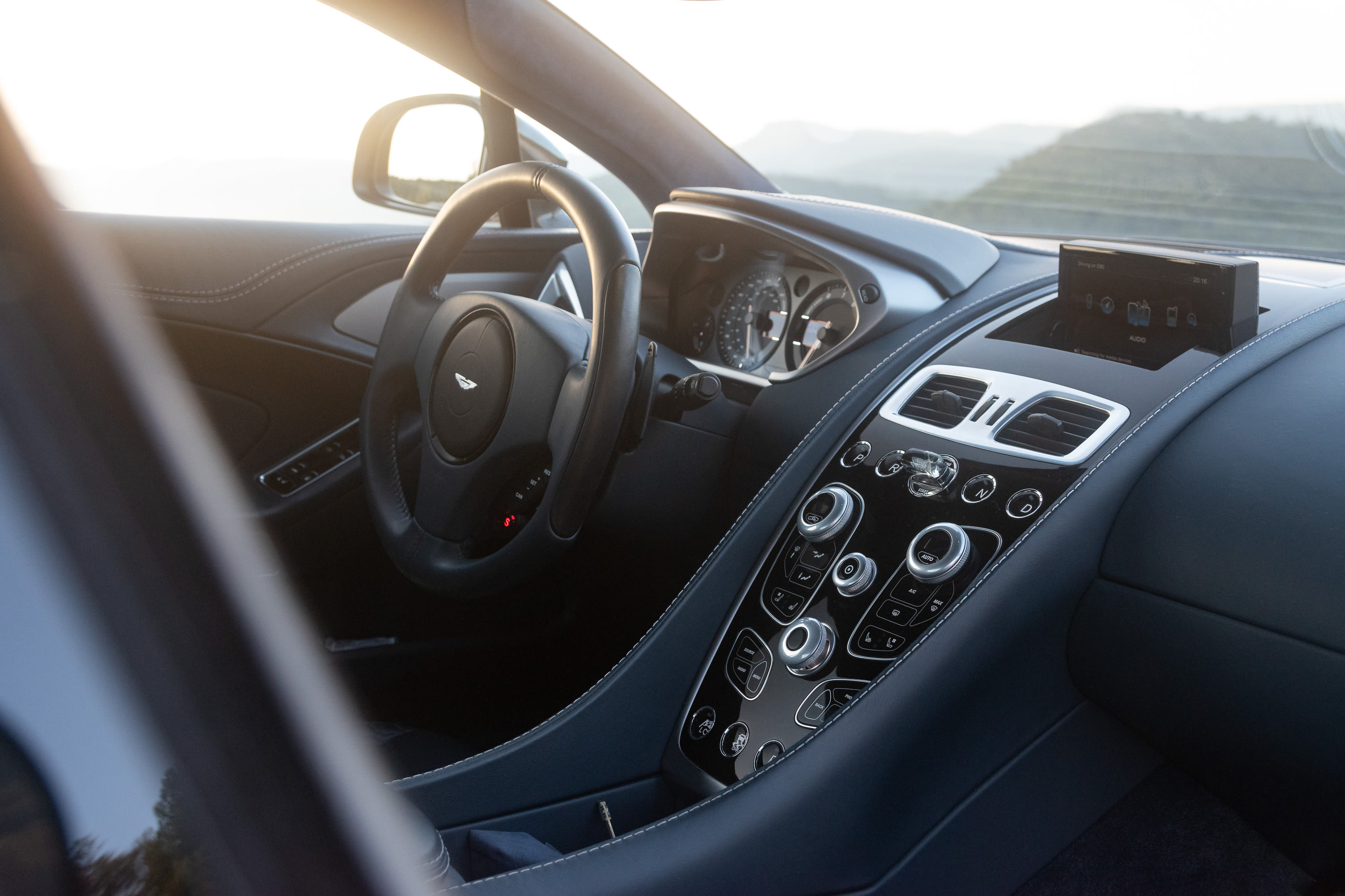 ASTON MARTIN Vanquish 2nd Generation V12 2014 used interior (1)