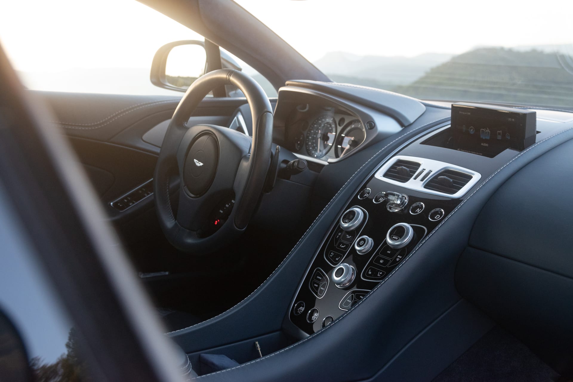 Aston Martin Vanquish 2nd Generation V12