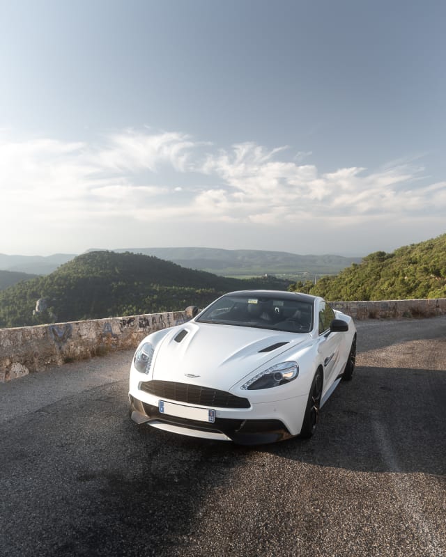 Aston Martin Vanquish 2nd Generation V12