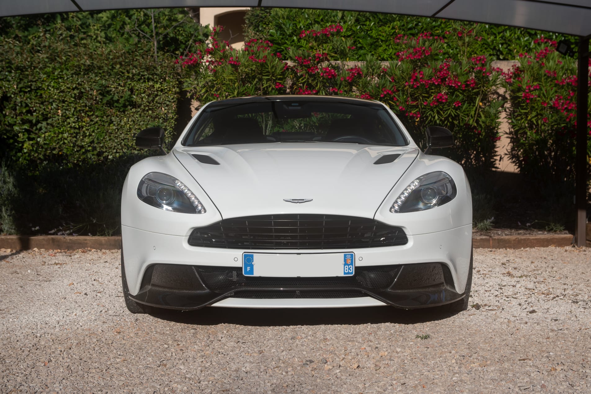 aston martin vanquish v12 Coupé