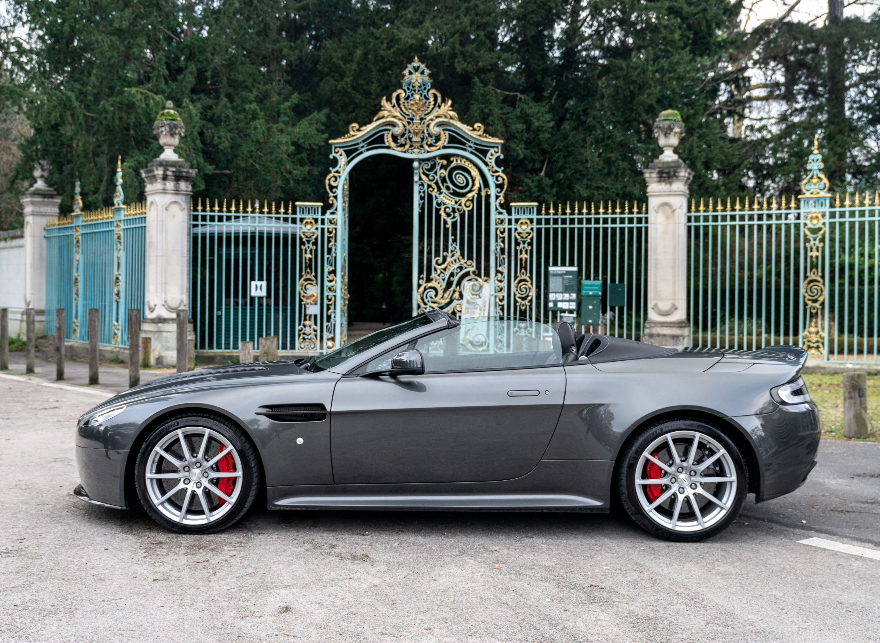 Aston Martin Vantage Roadster