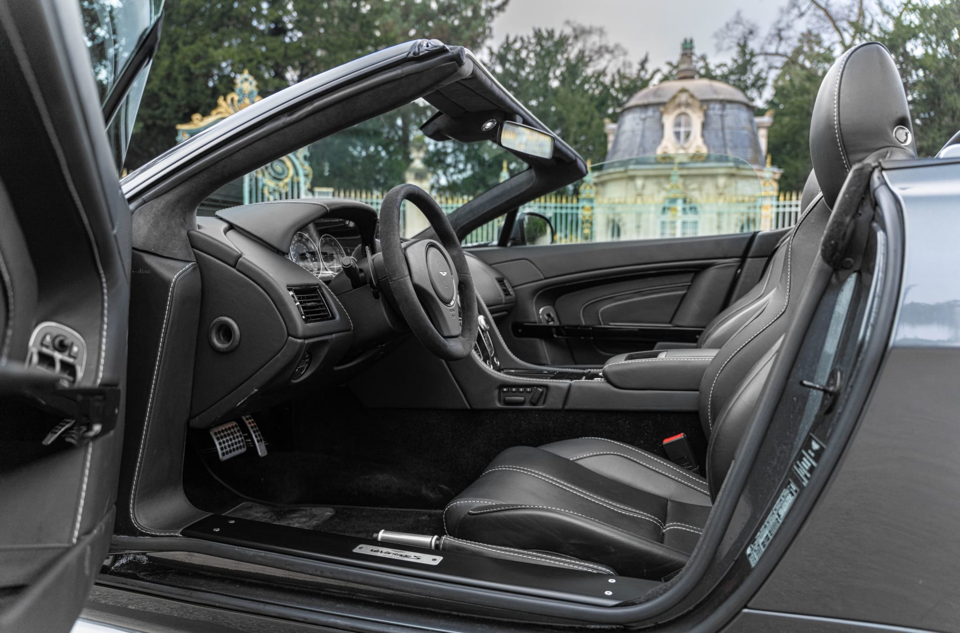 ASTON MARTIN V12 vantage s roadster 2016