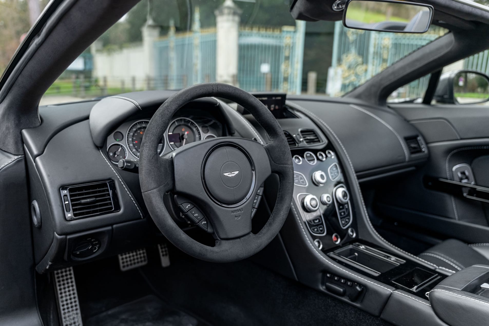 ASTON MARTIN V12 vantage s roadster 2016