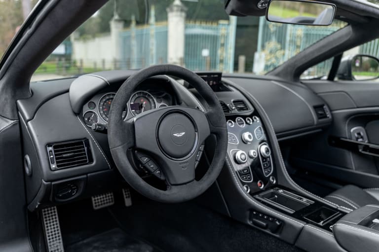 ASTON MARTIN V12 vantage s roadster 2016