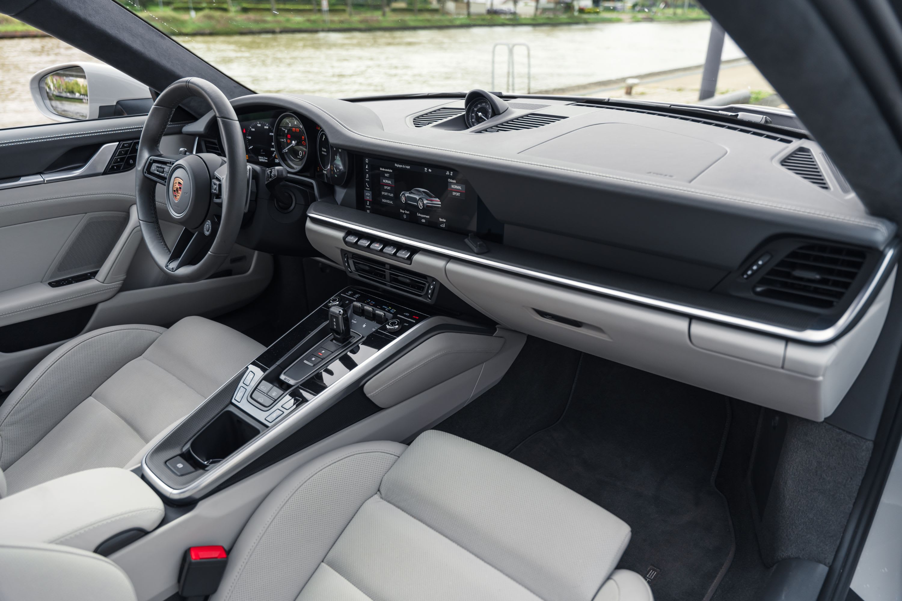 PORSCHE 911 992.1 Carrera 4s 2019 used interior (1)