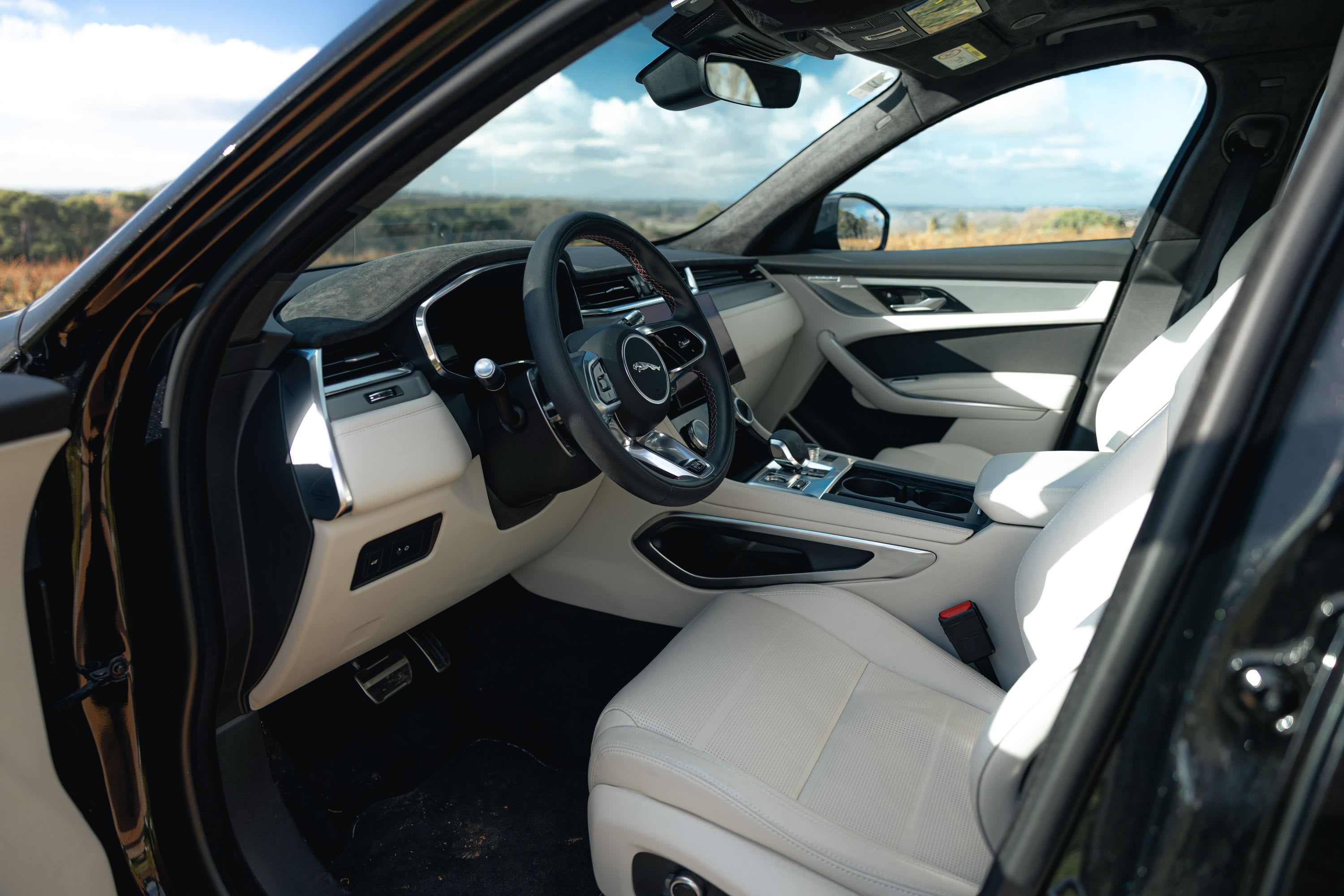 JAGUAR F-pace Supercharged Svr 2021 used interior (1)