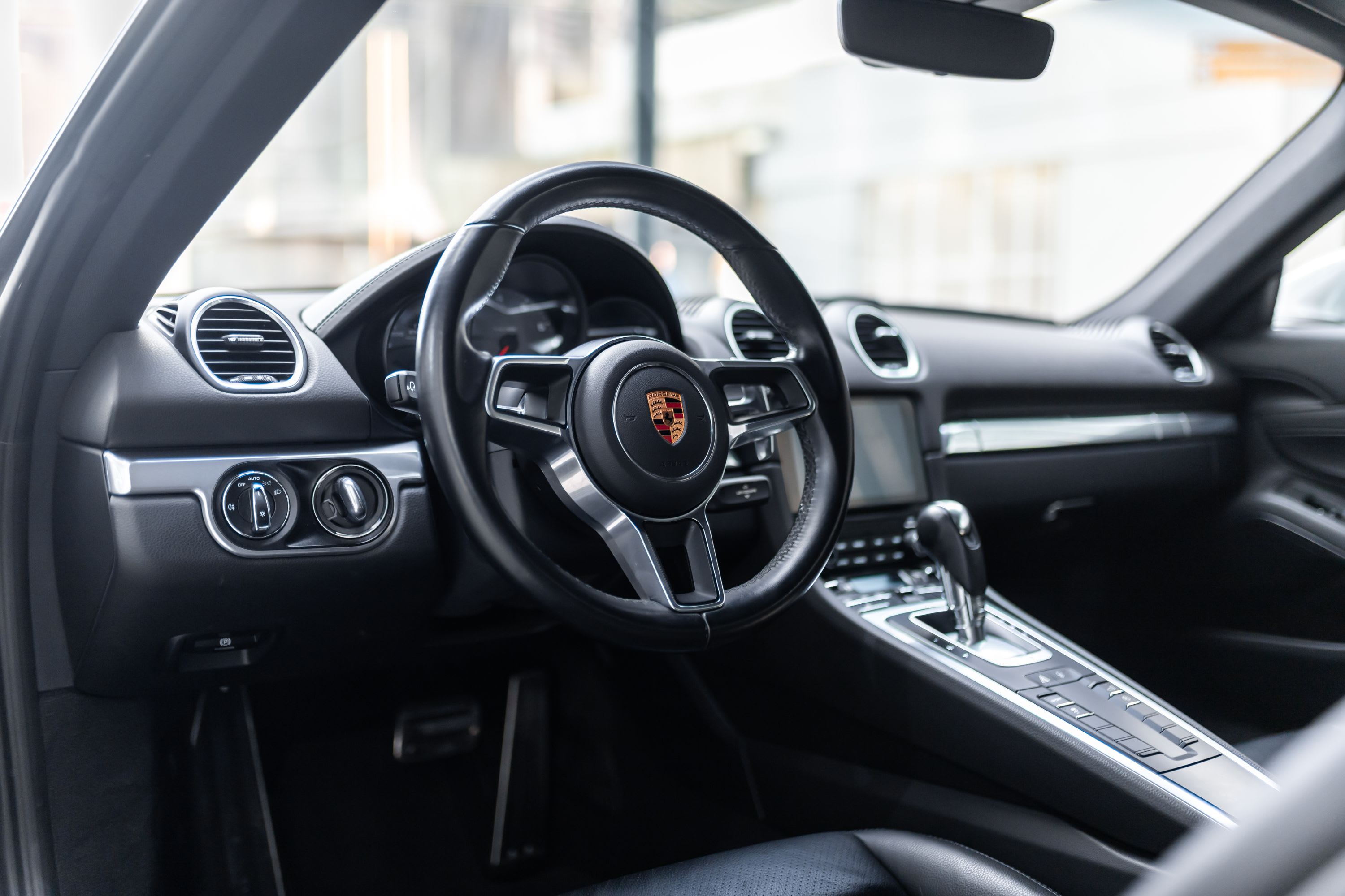 PORSCHE Cayman S 718 2018 used interior (1)