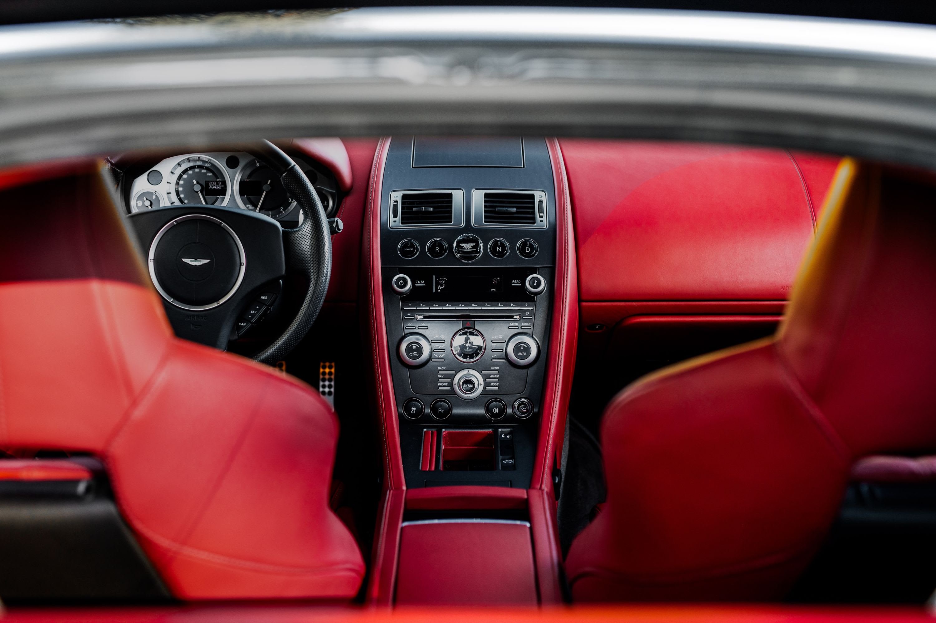 ASTON MARTIN Vantage 4.7 2010 occasion intérieur (1)