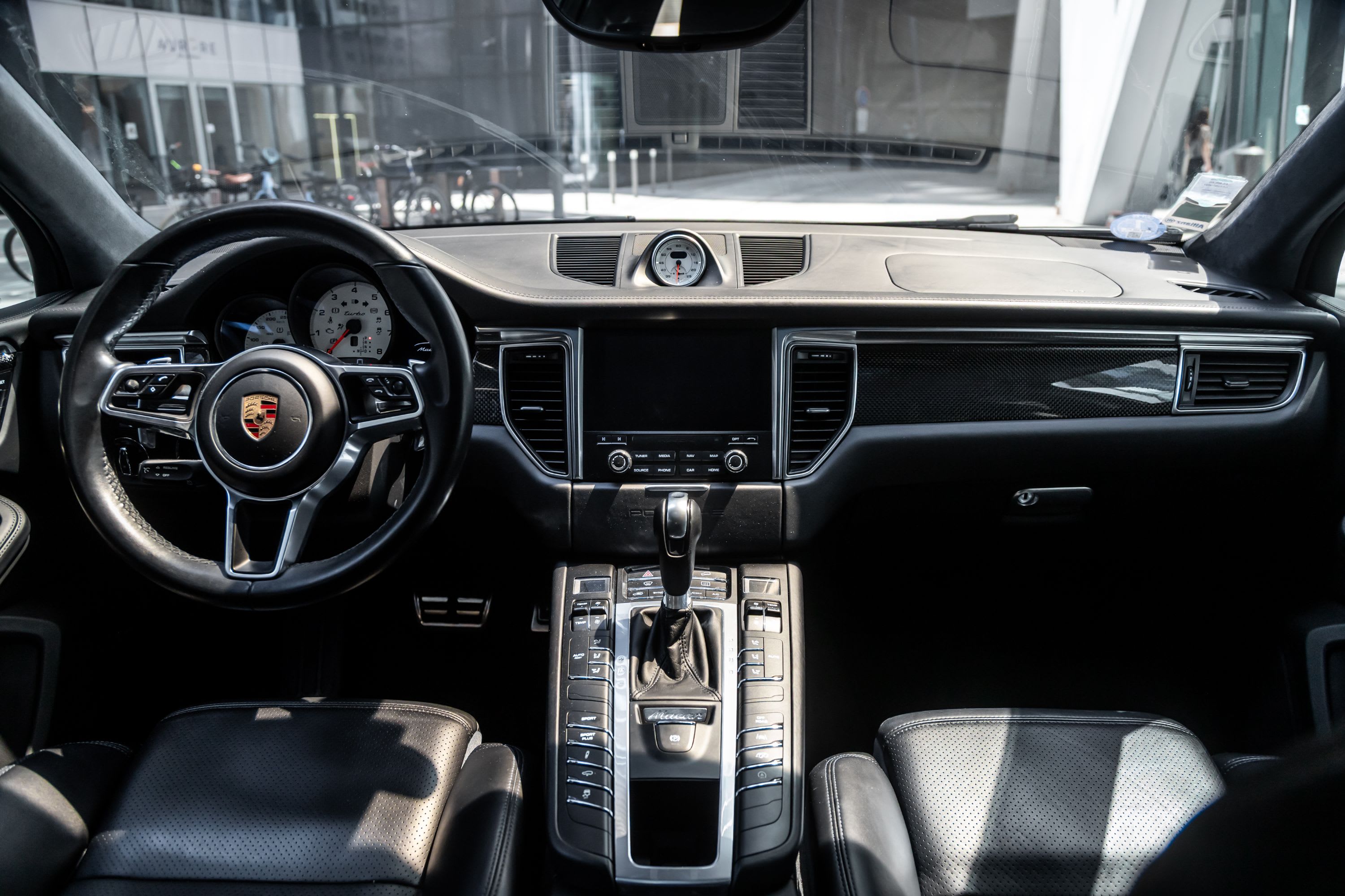 PORSCHE Macan Turbo Pack Performance 2018 occasion intérieur (1)