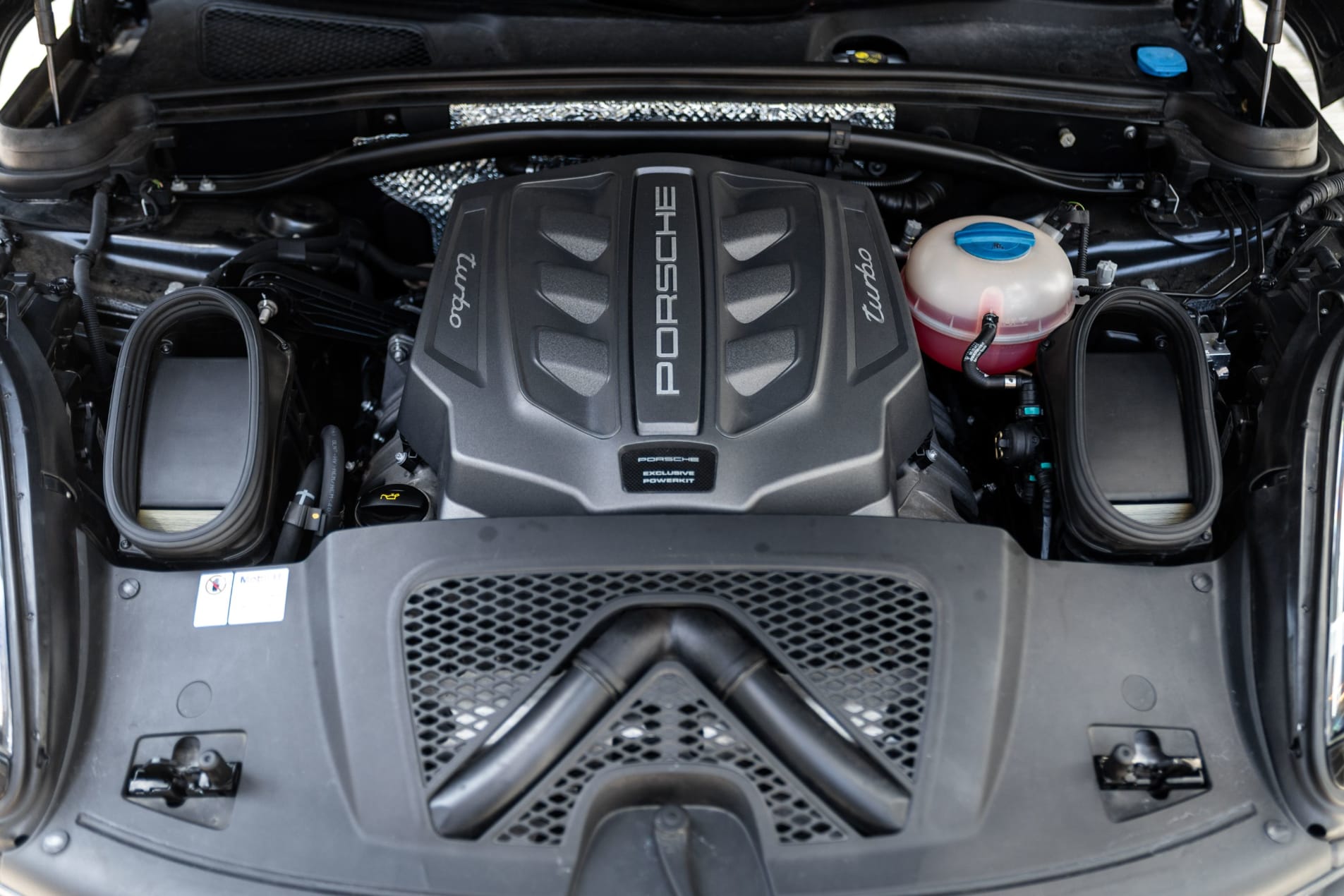 PORSCHE Macan Turbo Pack Performance 2018