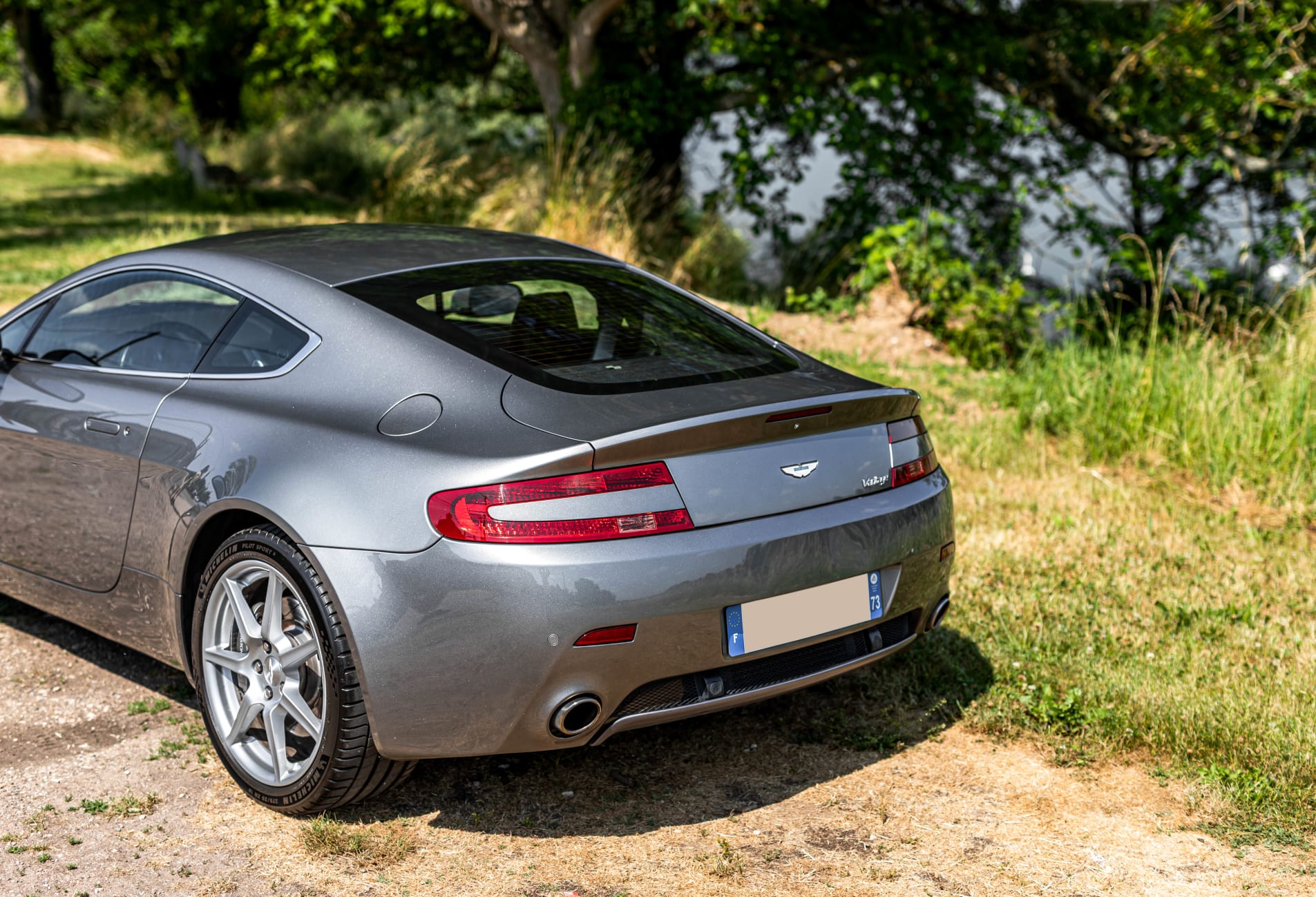 aston martin vantage  4.3