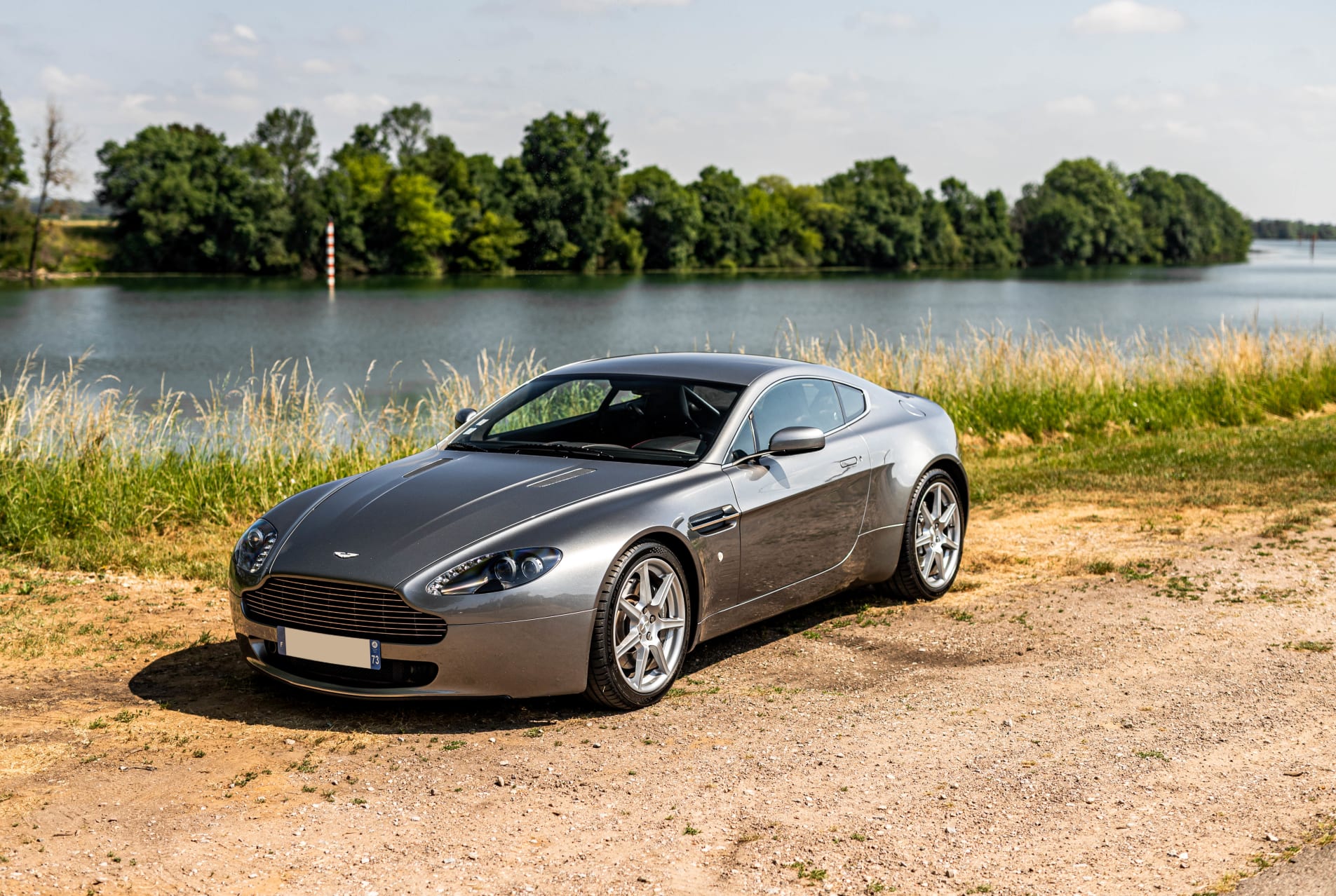 aston martin vantage  4.3