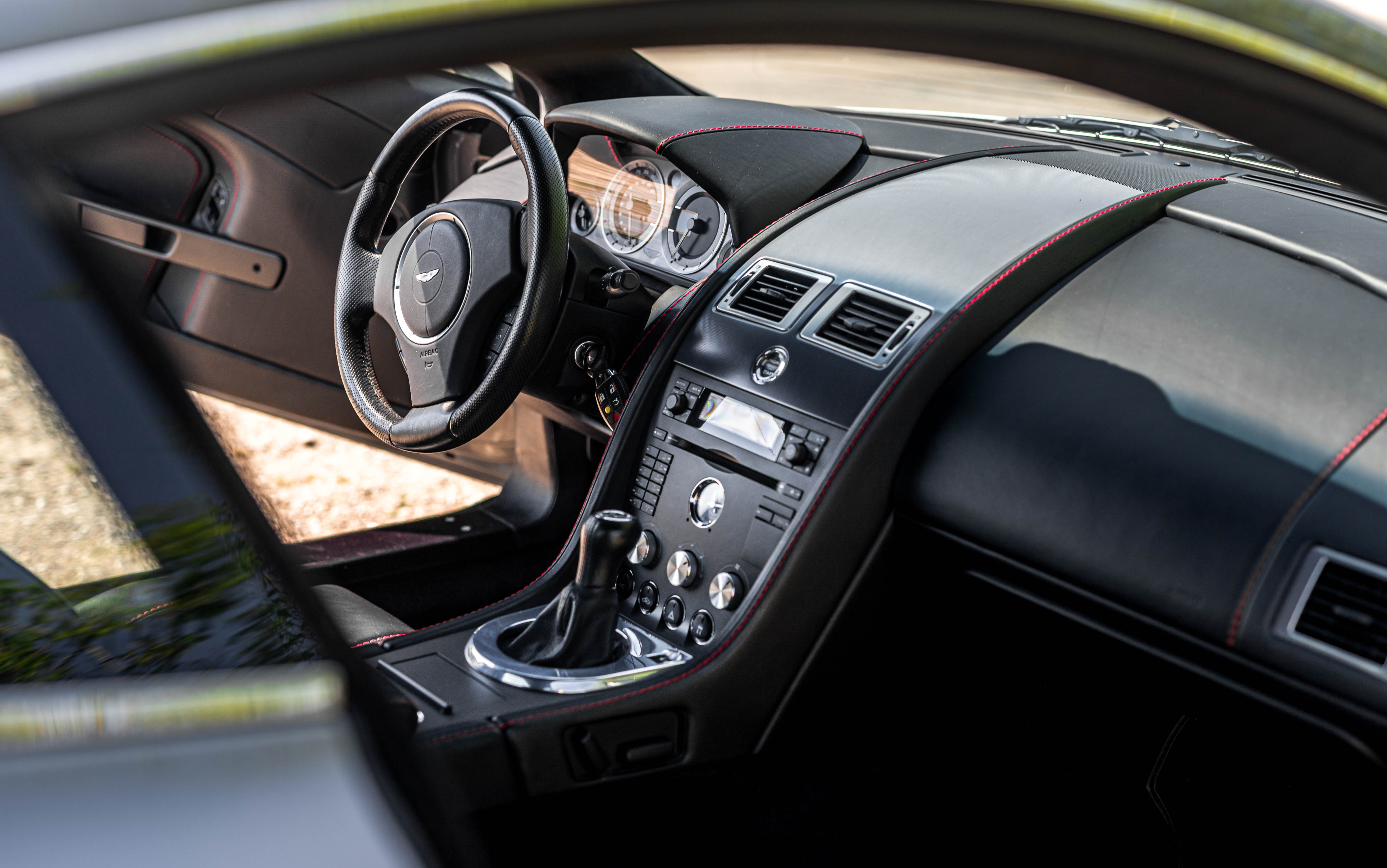 ASTON MARTIN Vantage 4.3 2008 used interior (1)