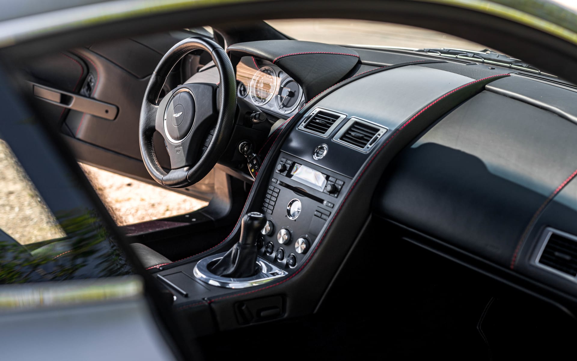Aston Martin Vantage 4.3