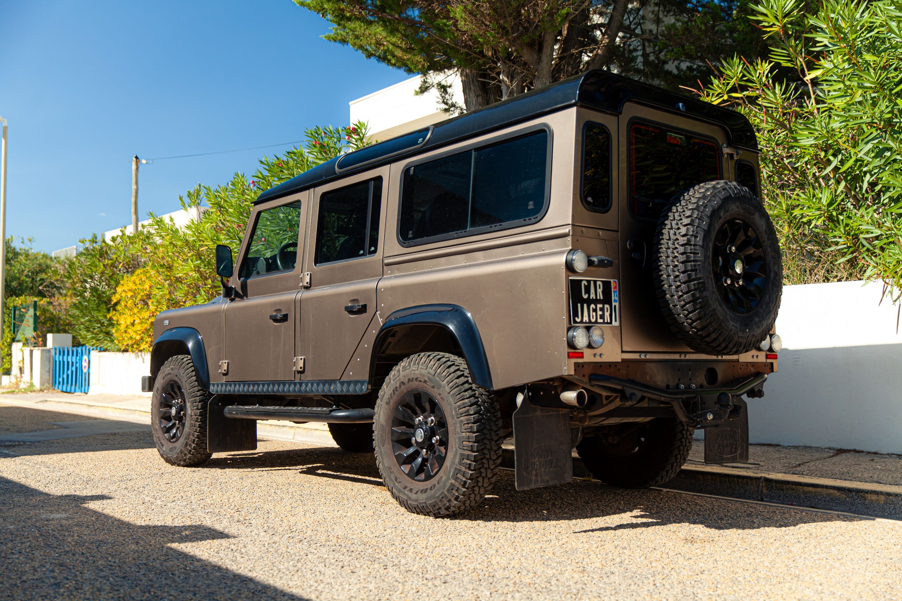 LAND ROVER Defender Special Edition Rough Ii 110 Td4 2013 used exterior (2)